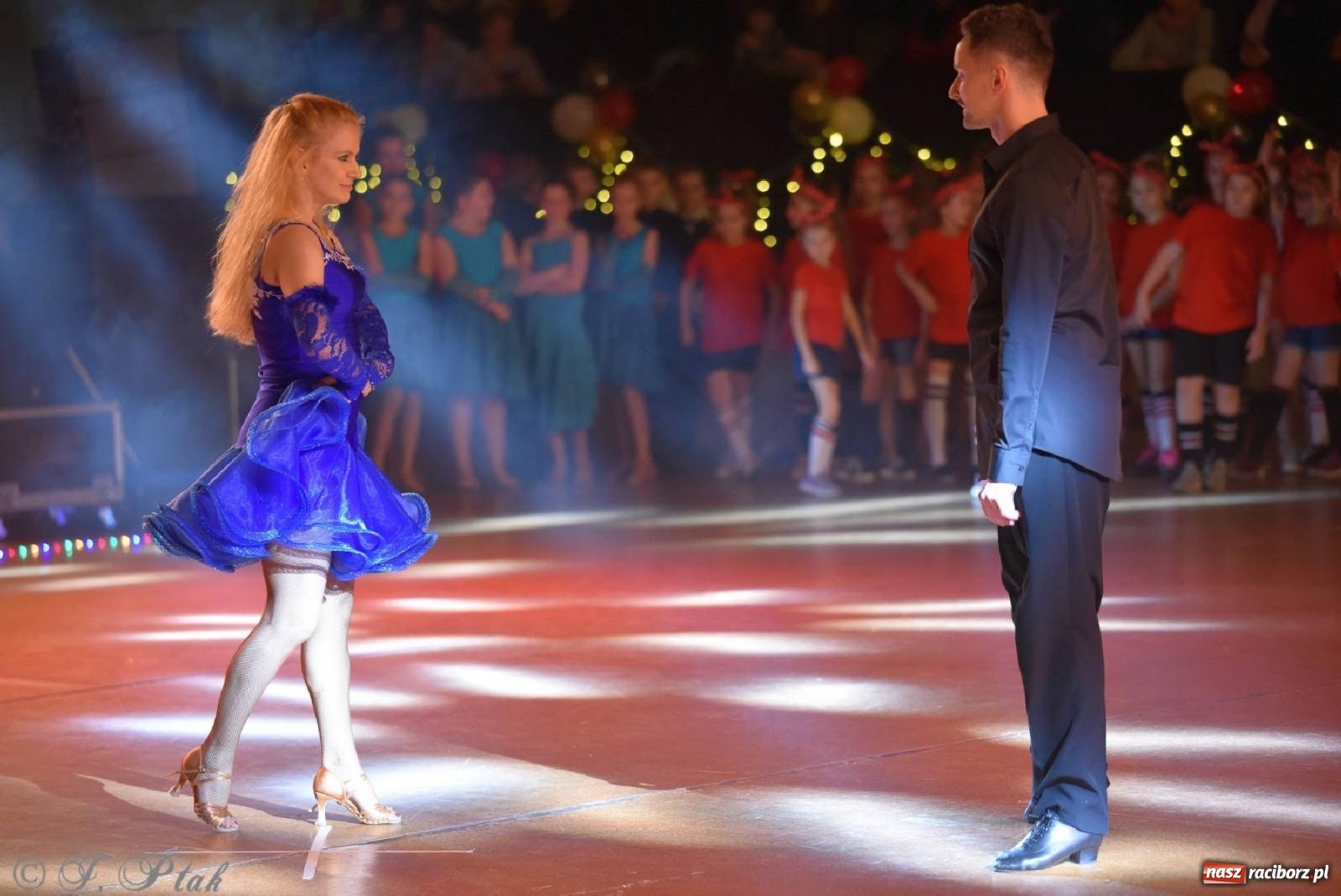 Zdjęcie w galerii na portalu naszraciborz.pl: Cudowni mali tancerze. Dziecięca rewia w arenie przy Łąkowej [FOTO i WIDEO] wiadomości z regionu