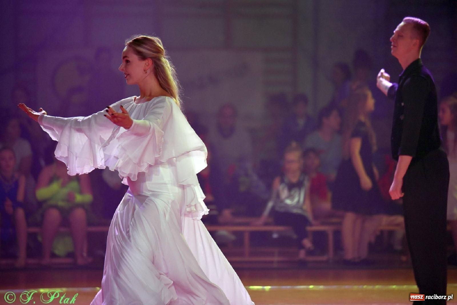 Zdjęcie w galerii na portalu naszraciborz.pl: Cudowni mali tancerze. Dziecięca rewia w arenie przy Łąkowej [FOTO i WIDEO] wiadomości z regionu