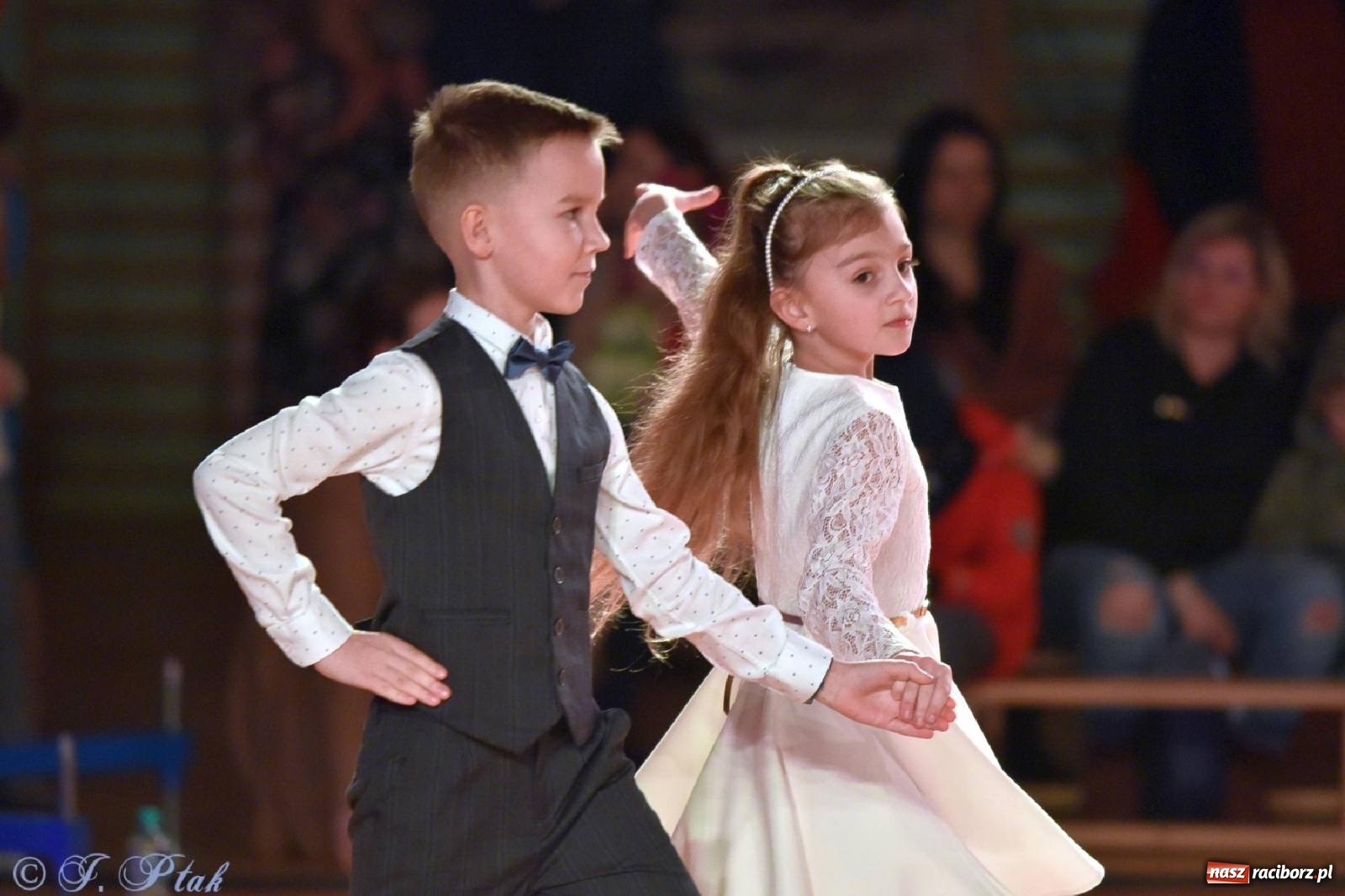 Zdjęcie w galerii na portalu naszraciborz.pl: Cudowni mali tancerze. Dziecięca rewia w arenie przy Łąkowej [FOTO i WIDEO] wiadomości z regionu