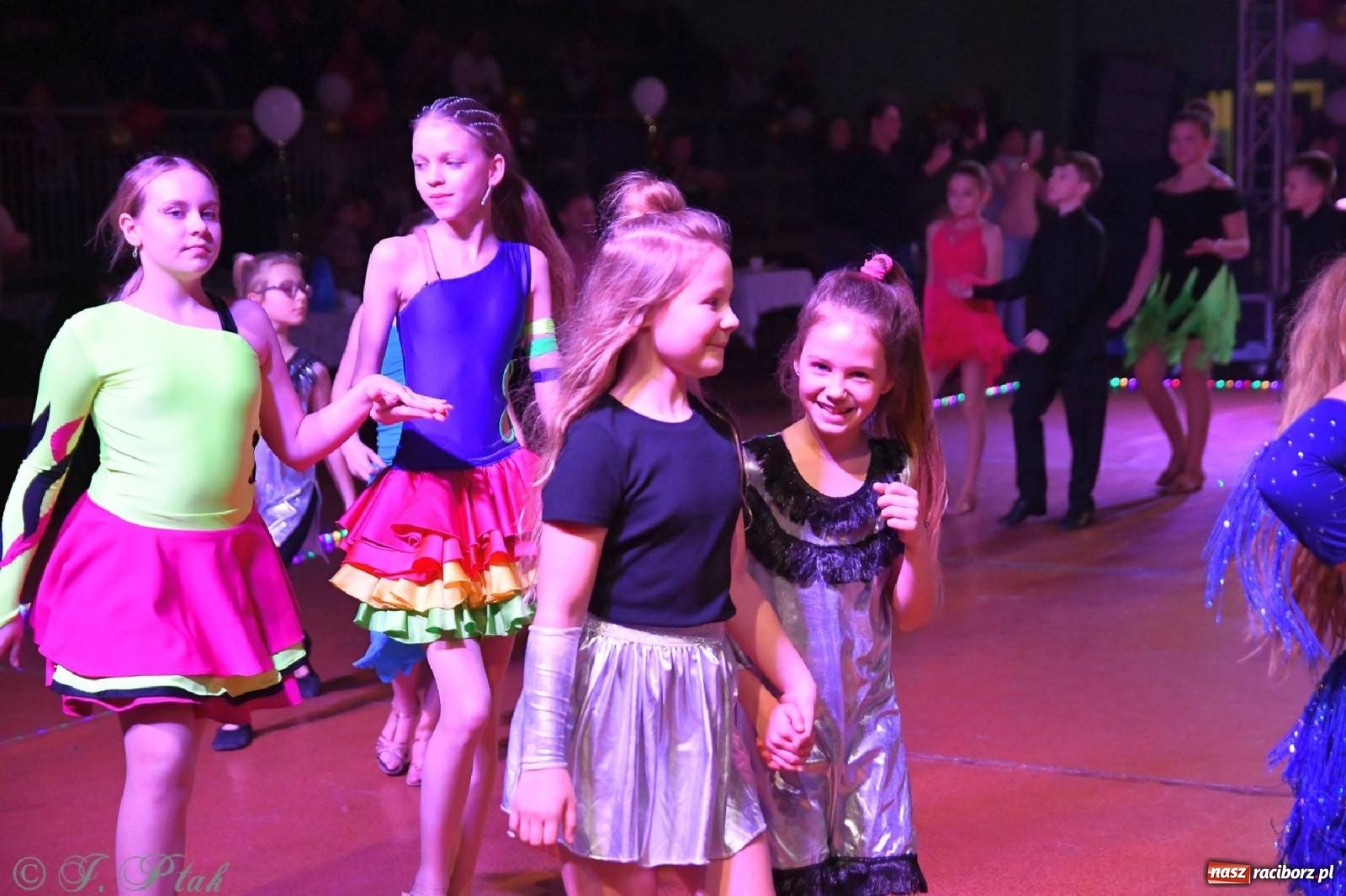 Zdjęcie w galerii na portalu naszraciborz.pl: Cudowni mali tancerze. Dziecięca rewia w arenie przy Łąkowej [FOTO i WIDEO] wiadomości z regionu