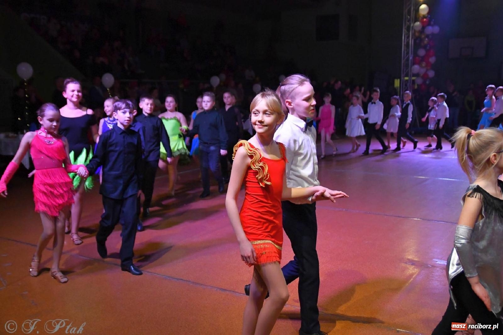 Zdjęcie w galerii na portalu naszraciborz.pl: Cudowni mali tancerze. Dziecięca rewia w arenie przy Łąkowej [FOTO i WIDEO] wiadomości z regionu