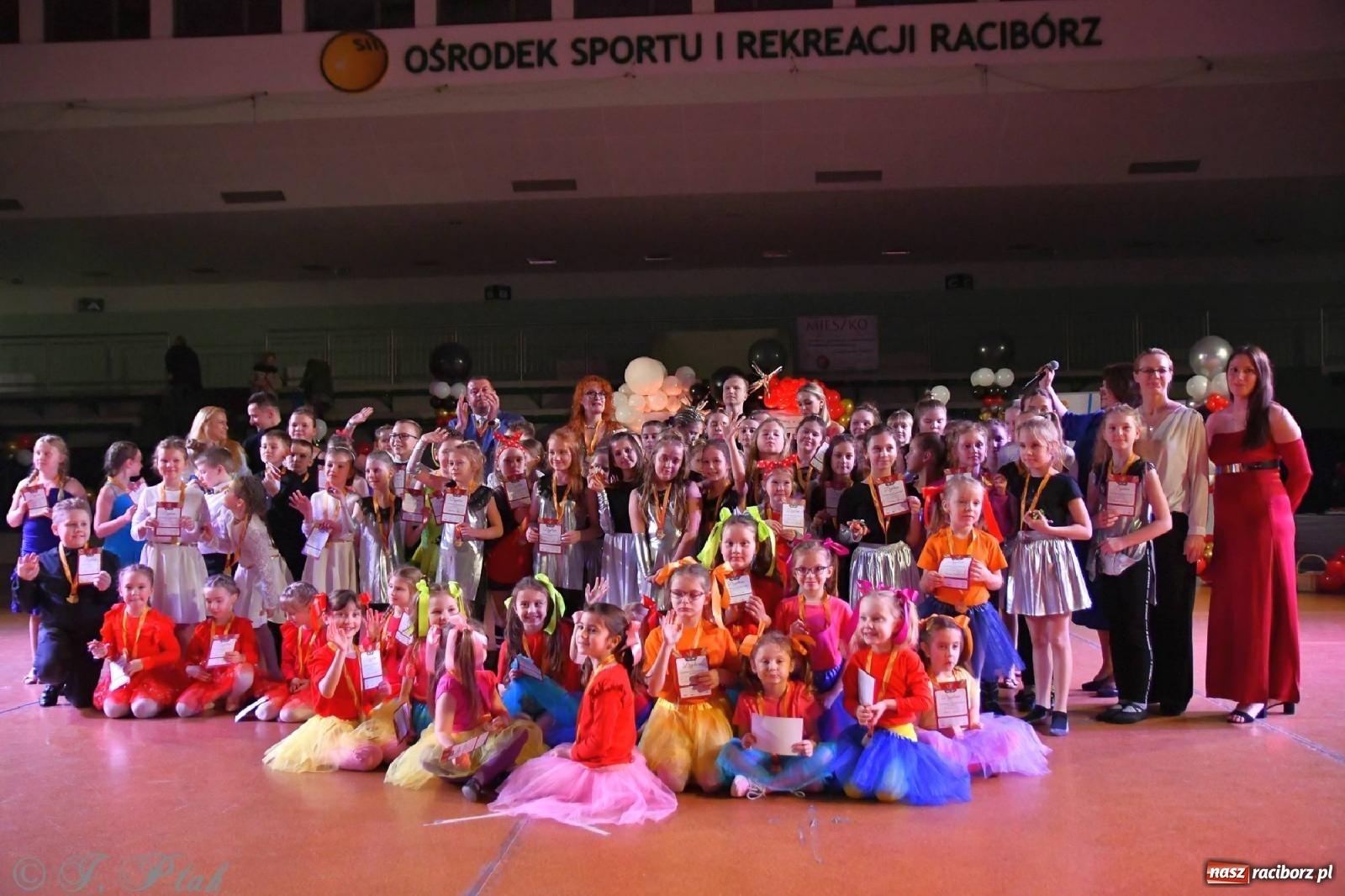 Zdjęcie w galerii na portalu naszraciborz.pl: Cudowni mali tancerze. Dziecięca rewia w arenie przy Łąkowej [FOTO i WIDEO] wiadomości z regionu