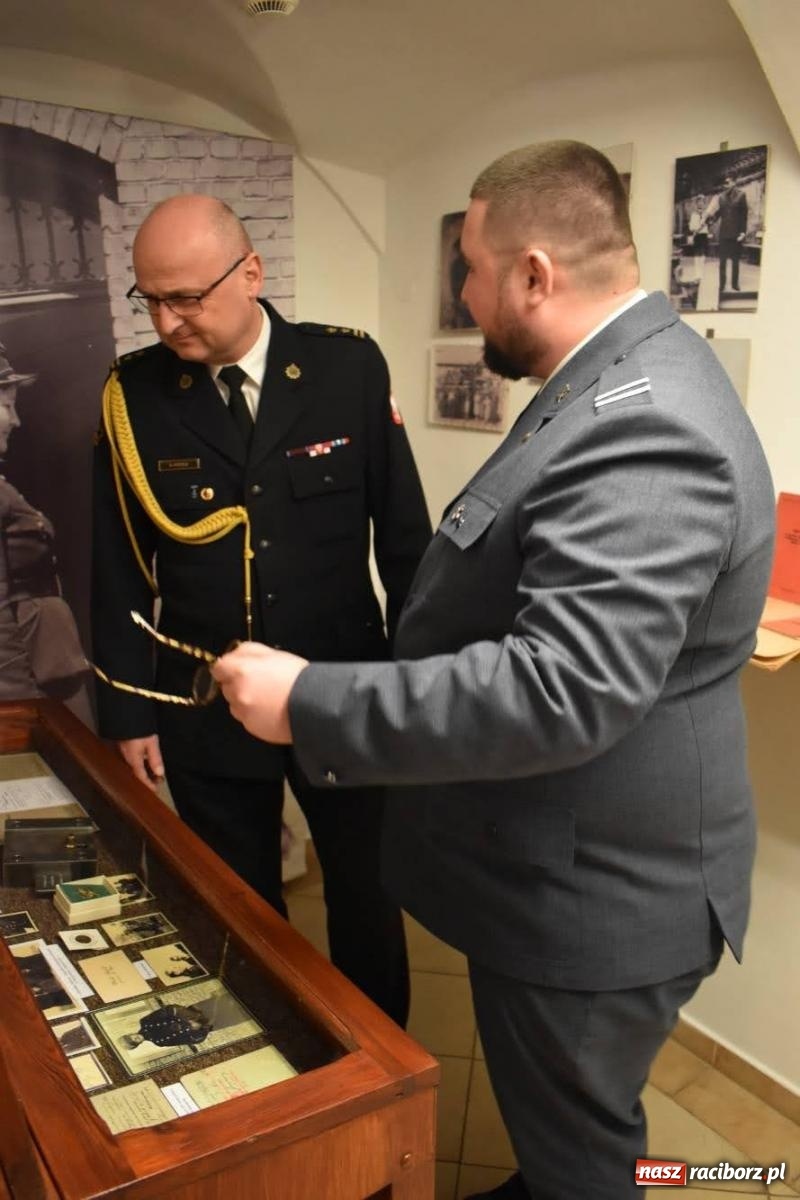 Zdjęcie w galerii na portalu naszraciborz.pl: Okręgowe obchody Dnia Tradycji Służby Więziennej na zamku w Raciborzu wiadomości z regionu