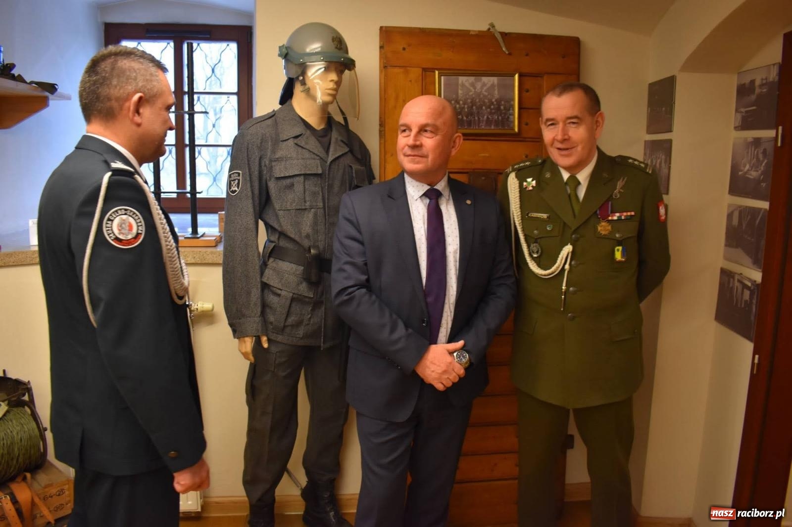 Zdjęcie w galerii na portalu naszraciborz.pl: Okręgowe obchody Dnia Tradycji Służby Więziennej na zamku w Raciborzu wiadomości z regionu