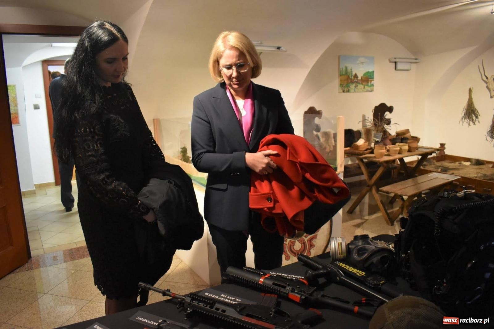 Zdjęcie w galerii na portalu naszraciborz.pl: Okręgowe obchody Dnia Tradycji Służby Więziennej na zamku w Raciborzu wiadomości z regionu