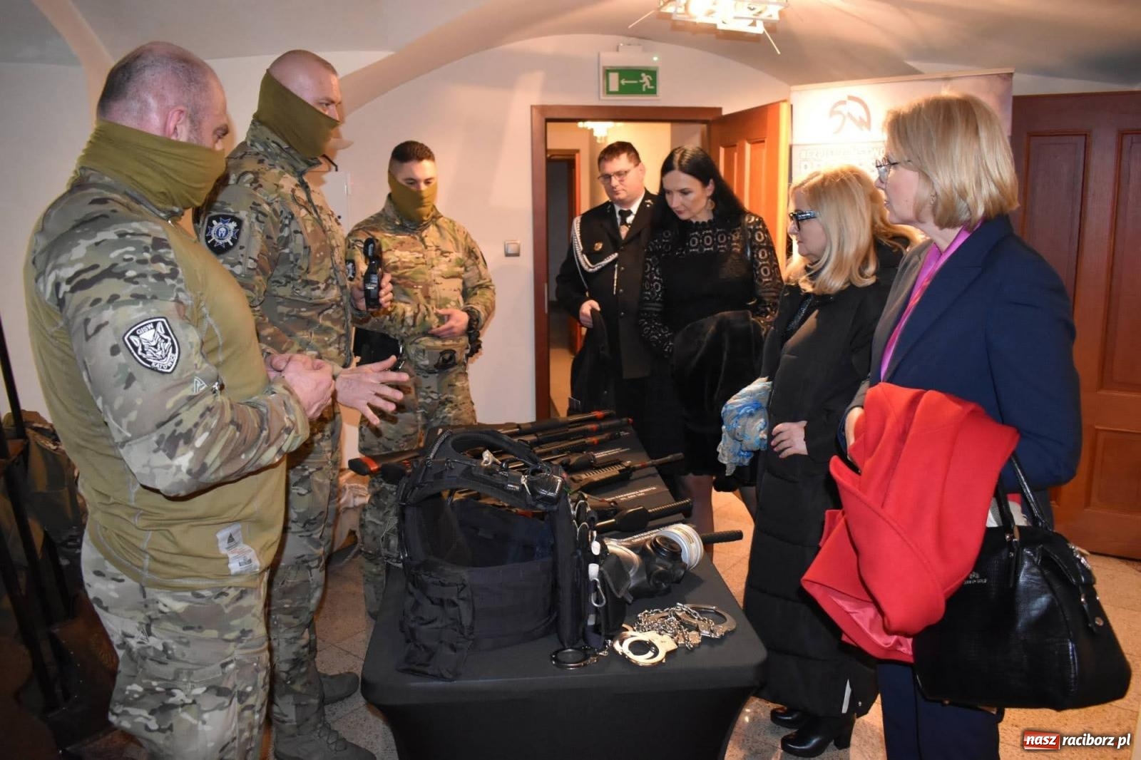 Zdjęcie w galerii na portalu naszraciborz.pl: Okręgowe obchody Dnia Tradycji Służby Więziennej na zamku w Raciborzu wiadomości z regionu