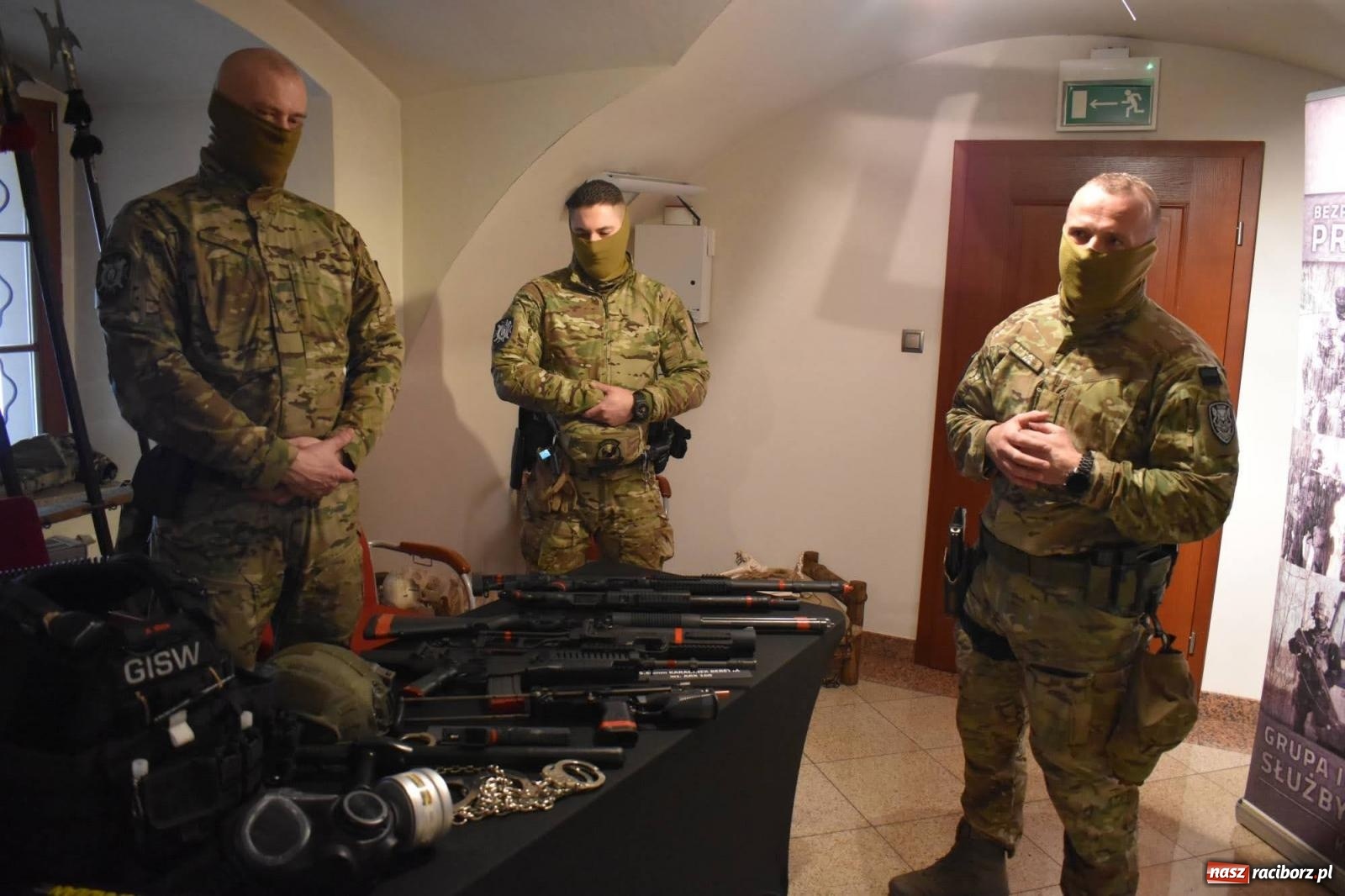 Zdjęcie w galerii na portalu naszraciborz.pl: Okręgowe obchody Dnia Tradycji Służby Więziennej na zamku w Raciborzu wiadomości z regionu
