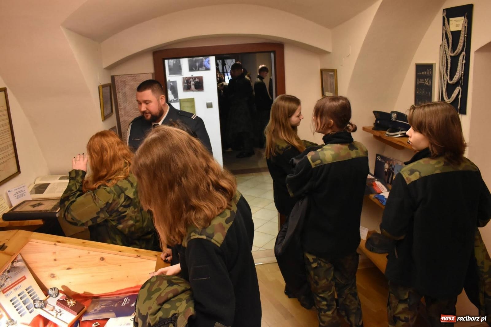 Zdjęcie w galerii na portalu naszraciborz.pl: Okręgowe obchody Dnia Tradycji Służby Więziennej na zamku w Raciborzu wiadomości z regionu