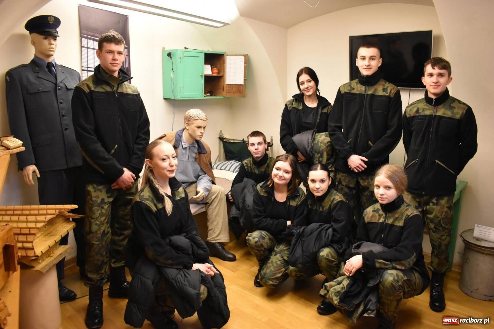 Zdjęcie w galerii na portalu naszraciborz.pl: Okręgowe obchody Dnia Tradycji Służby Więziennej na zamku w Raciborzu wiadomości z regionu