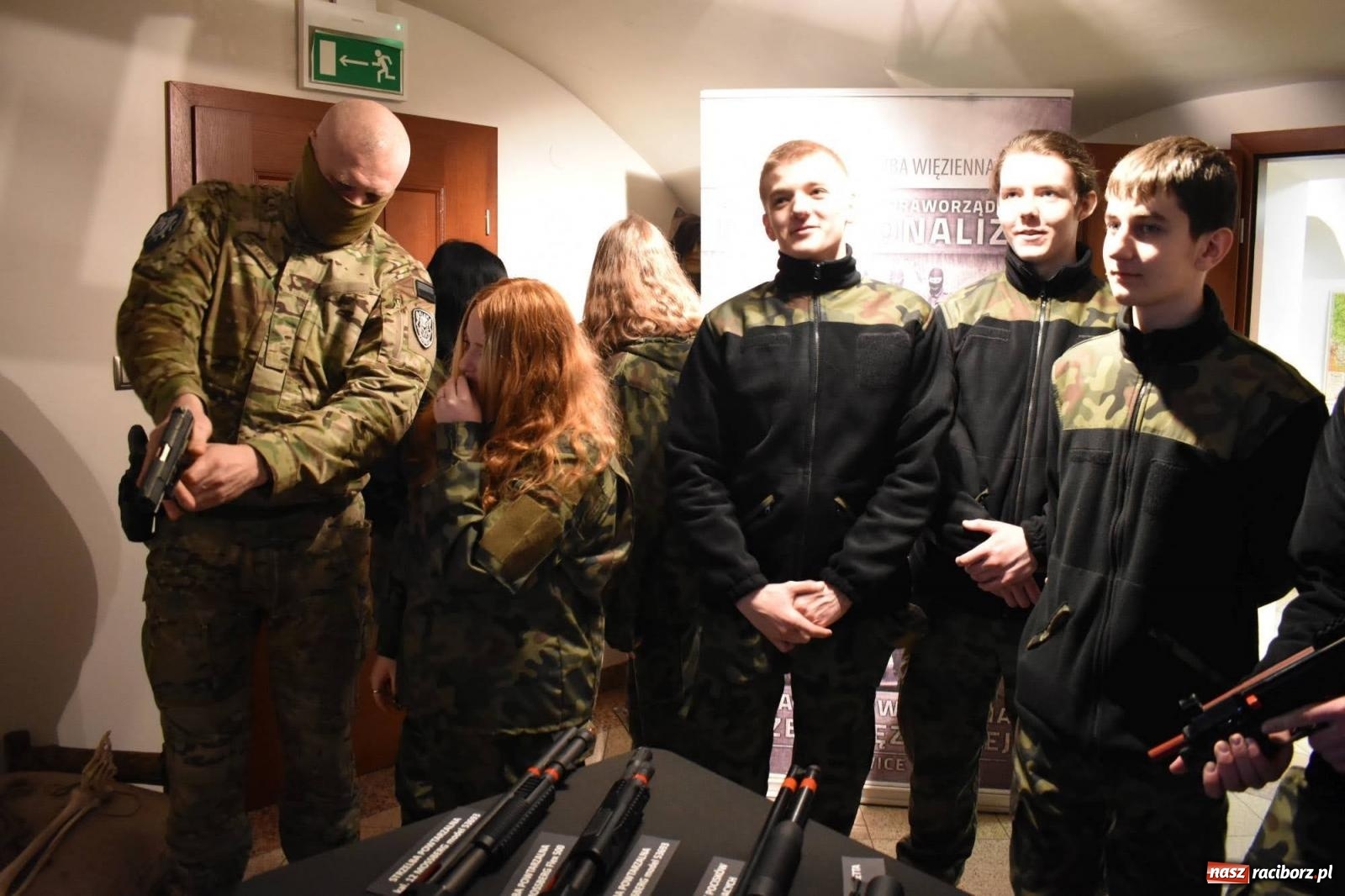 Zdjęcie w galerii na portalu naszraciborz.pl: Okręgowe obchody Dnia Tradycji Służby Więziennej na zamku w Raciborzu wiadomości z regionu
