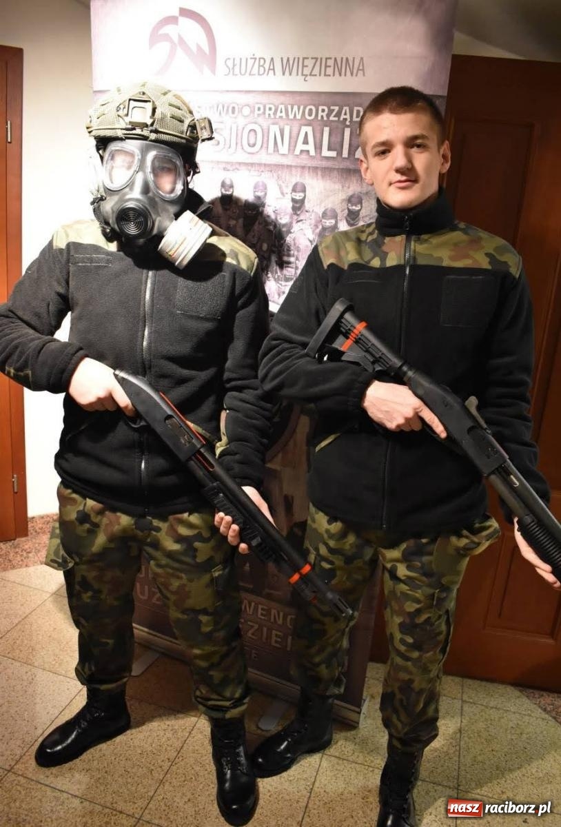 Zdjęcie w galerii na portalu naszraciborz.pl: Okręgowe obchody Dnia Tradycji Służby Więziennej na zamku w Raciborzu wiadomości z regionu