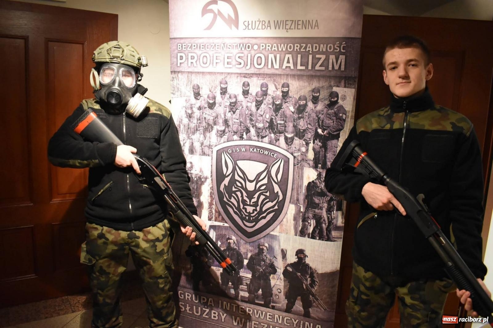 Zdjęcie w galerii na portalu naszraciborz.pl: Okręgowe obchody Dnia Tradycji Służby Więziennej na zamku w Raciborzu wiadomości z regionu