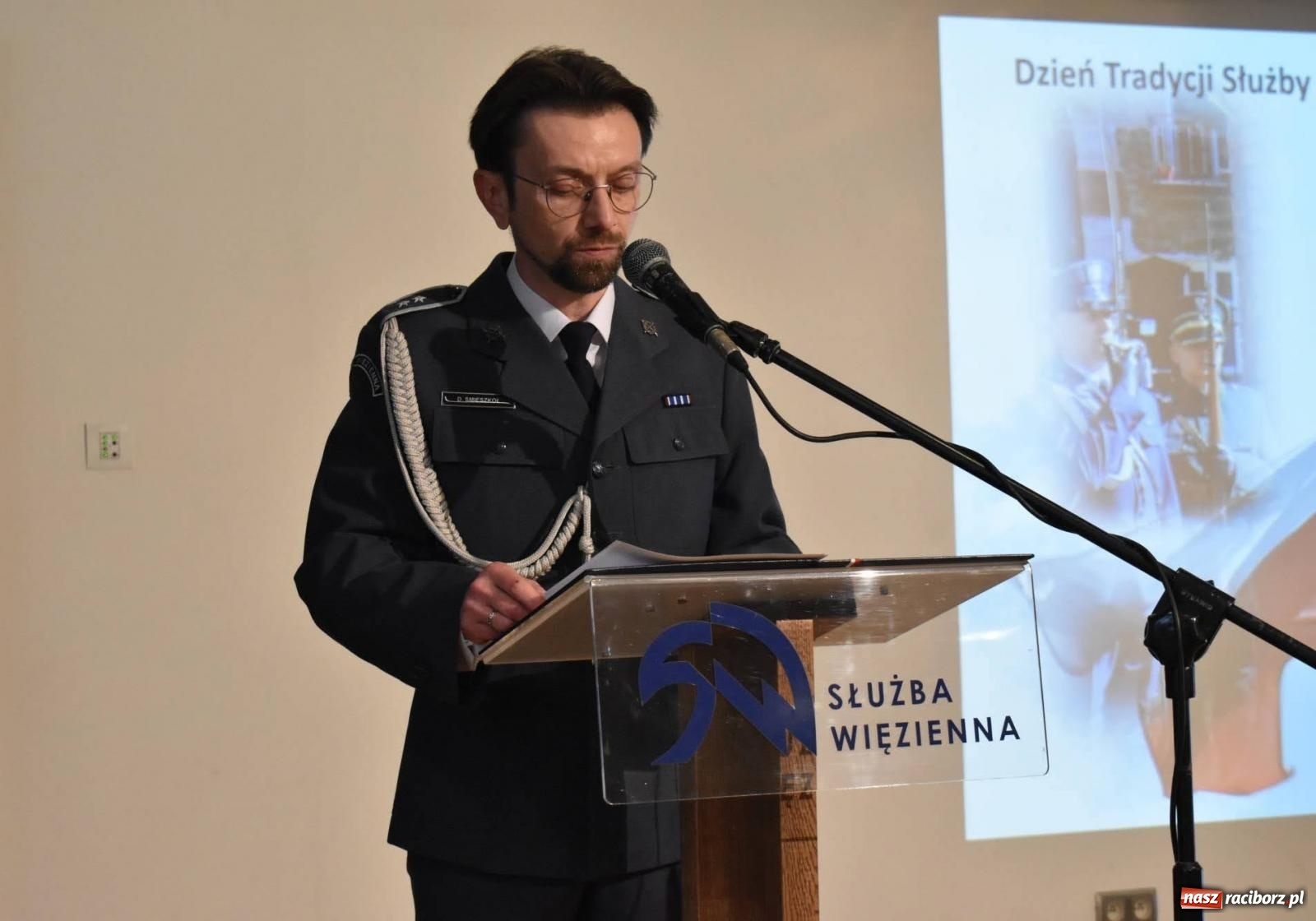 Zdjęcie w galerii na portalu naszraciborz.pl: Okręgowe obchody Dnia Tradycji Służby Więziennej na zamku w Raciborzu wiadomości z regionu