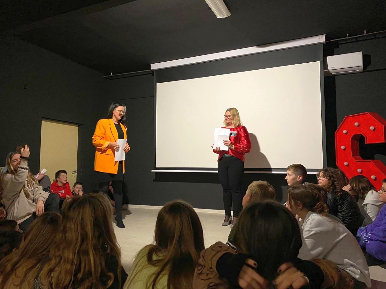 Zdjęcie w galerii na portalu naszraciborz.pl: SP1 – raciborska filmówka wiadomości z regionu