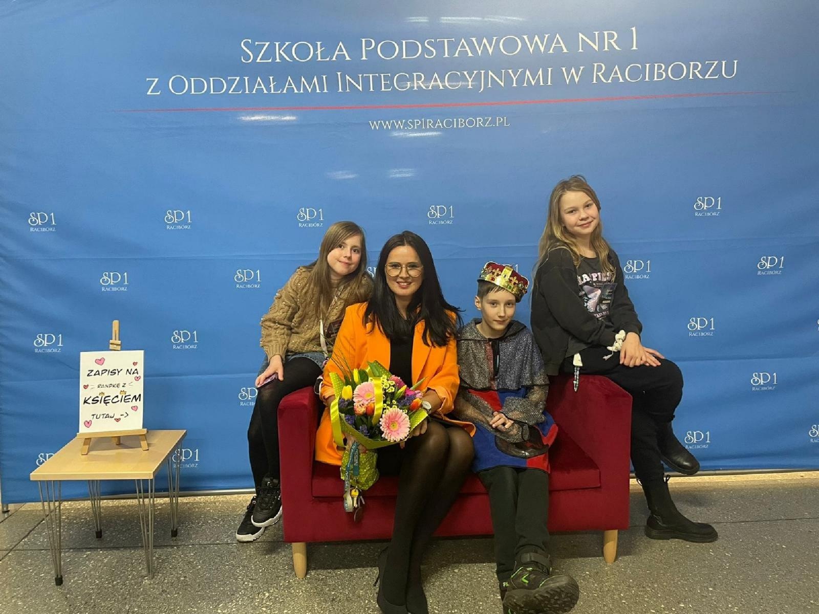 Zdjęcie w galerii na portalu naszraciborz.pl: SP1 – raciborska filmówka wiadomości z regionu