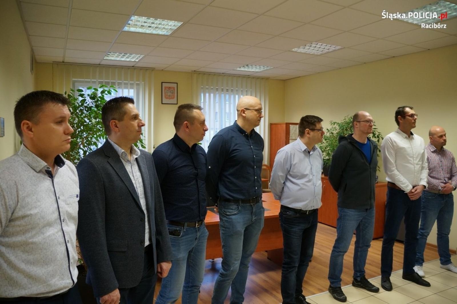 Zdjęcie w galerii na portalu naszraciborz.pl: Uroczyste pożegnanie z mundurem w raciborskiej komendzie wiadomości z regionu