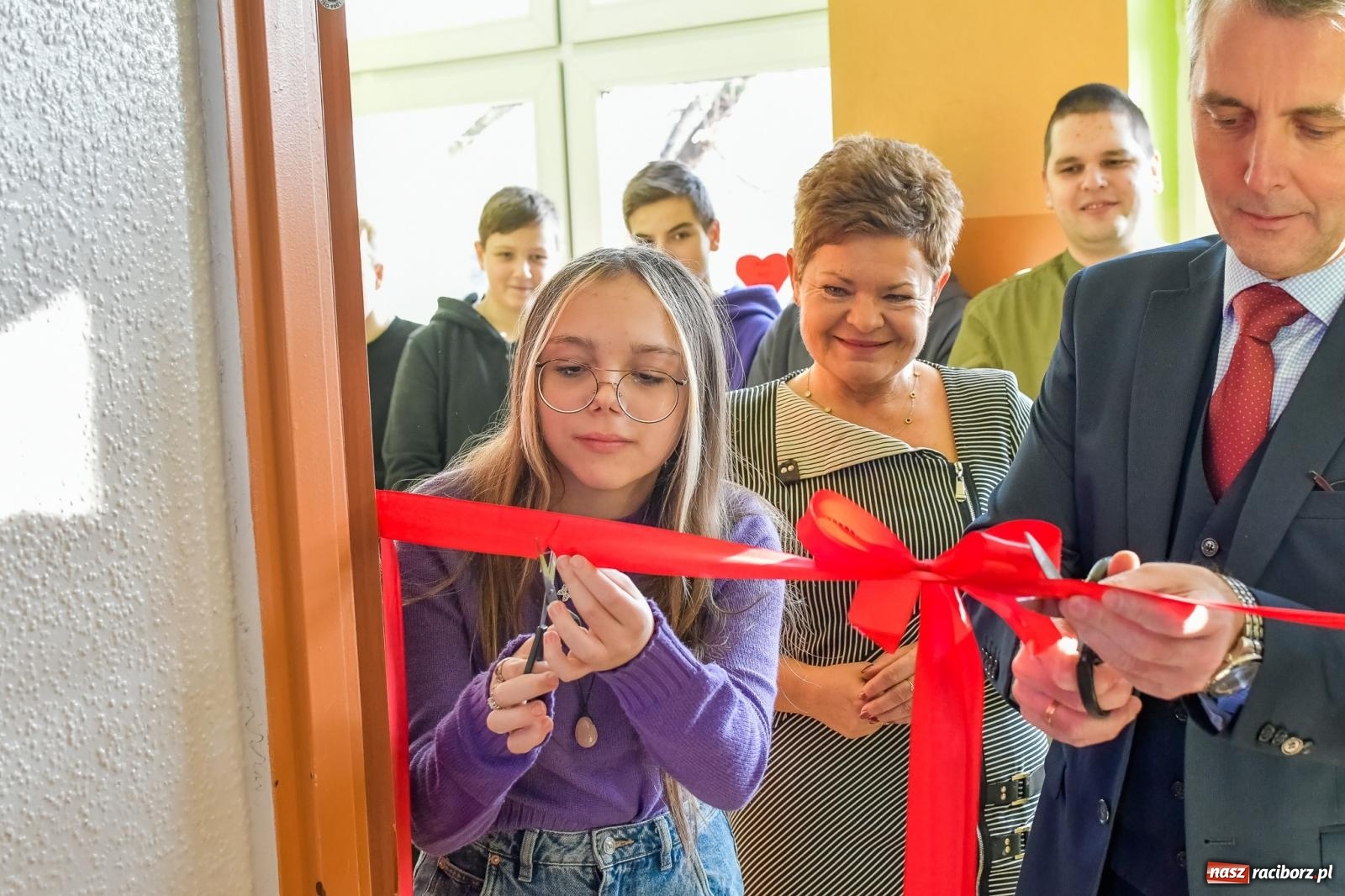 Zdjęcie w galerii na portalu naszraciborz.pl: SP 13 ma nową pracownię komputerową. To urodzinowy prezent wiadomości z regionu