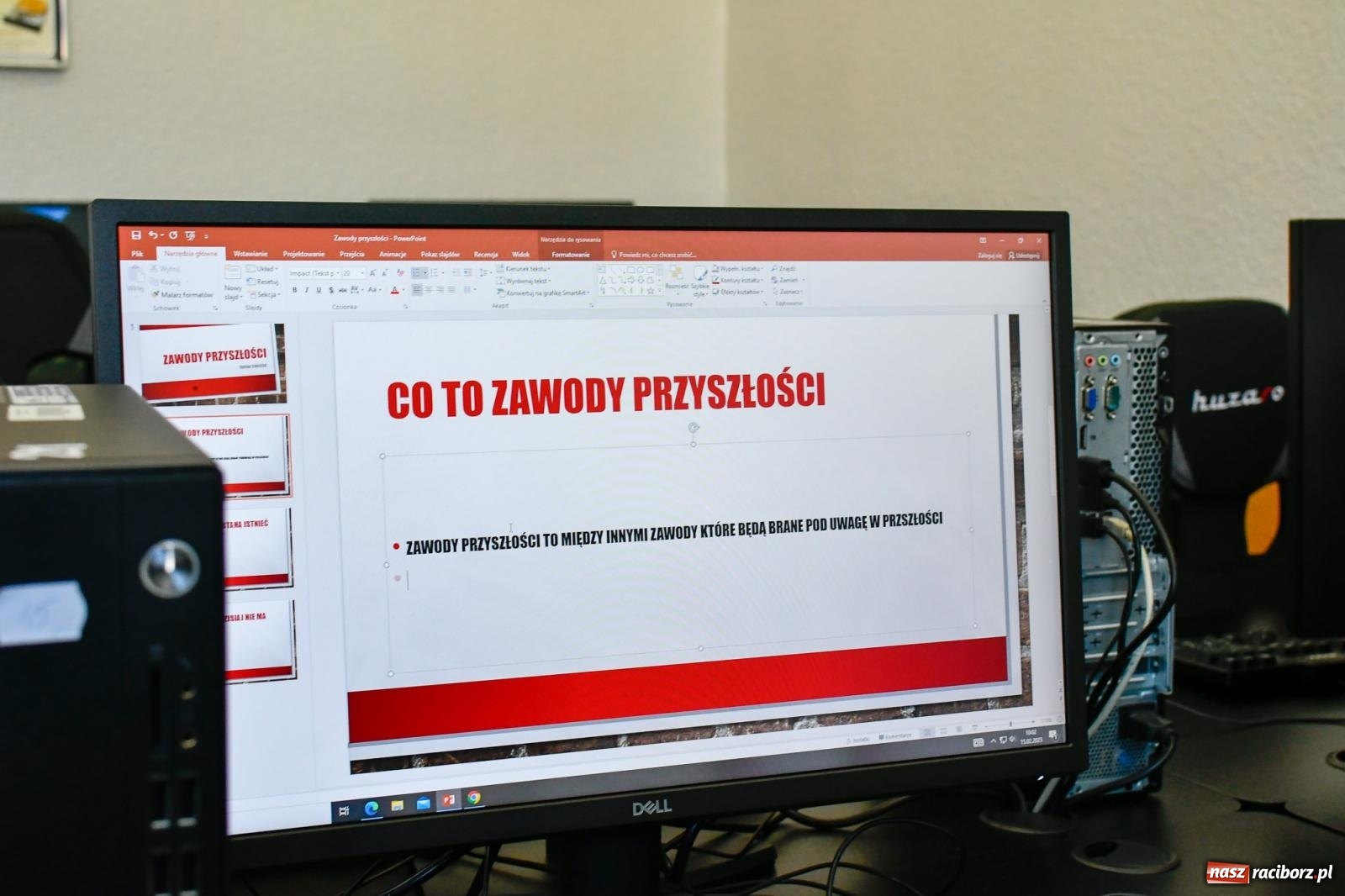 Zdjęcie w galerii na portalu naszraciborz.pl: SP 13 ma nową pracownię komputerową. To urodzinowy prezent wiadomości z regionu
