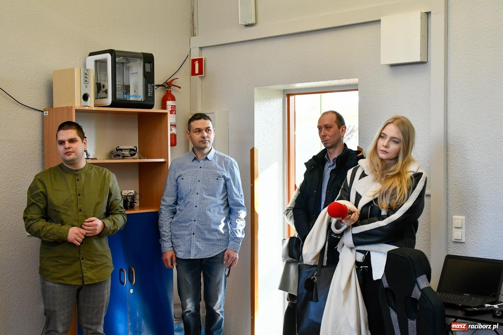 Zdjęcie w galerii na portalu naszraciborz.pl: SP 13 ma nową pracownię komputerową. To urodzinowy prezent wiadomości z regionu