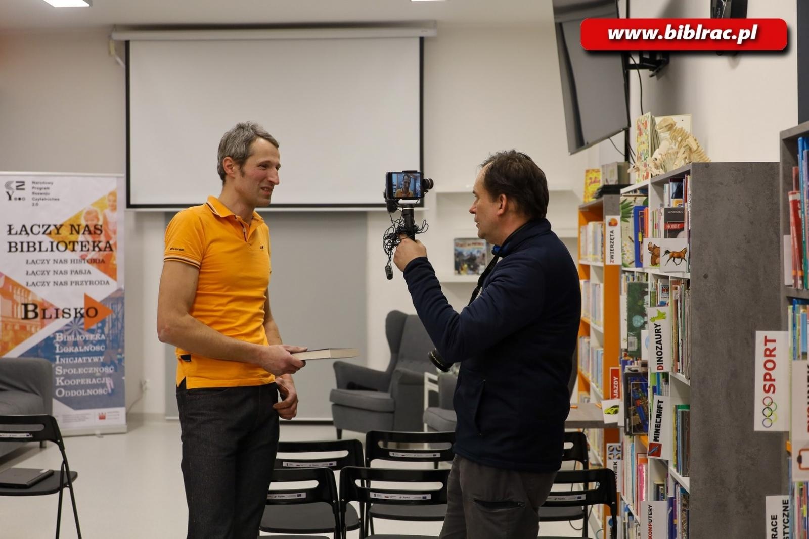 Zdjęcie w galerii na portalu naszraciborz.pl: Miłośnicy kolei na spotkaniu w bibliotece wiadomości z regionu