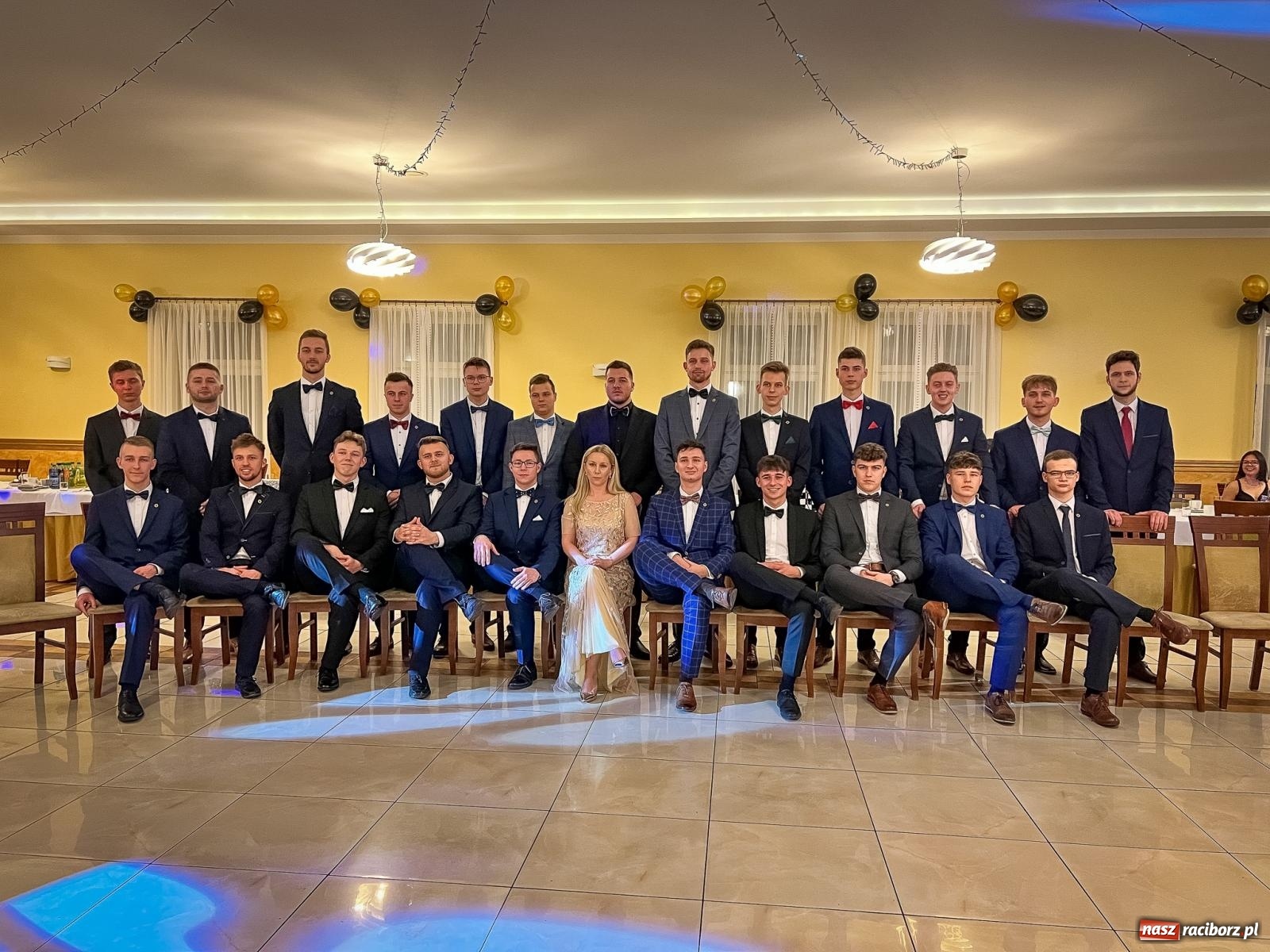 Zdjęcie w galerii na portalu naszraciborz.pl: Bal studniówkowy raciborskiego Mechanika [FOTO i WIDEO] wiadomości z regionu