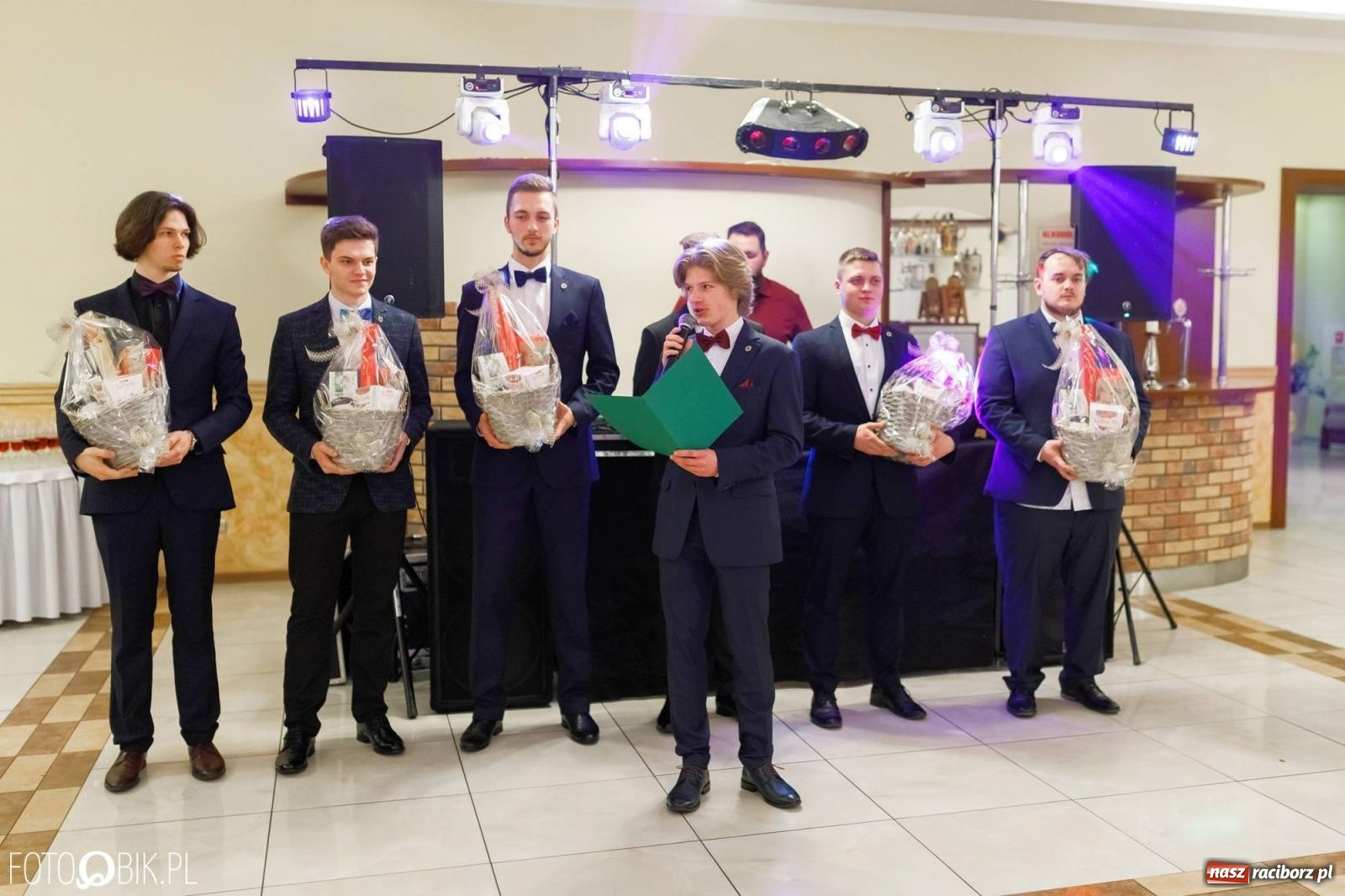 Zdjęcie w galerii na portalu naszraciborz.pl: Bal studniówkowy raciborskiego Mechanika [FOTO i WIDEO] wiadomości z regionu