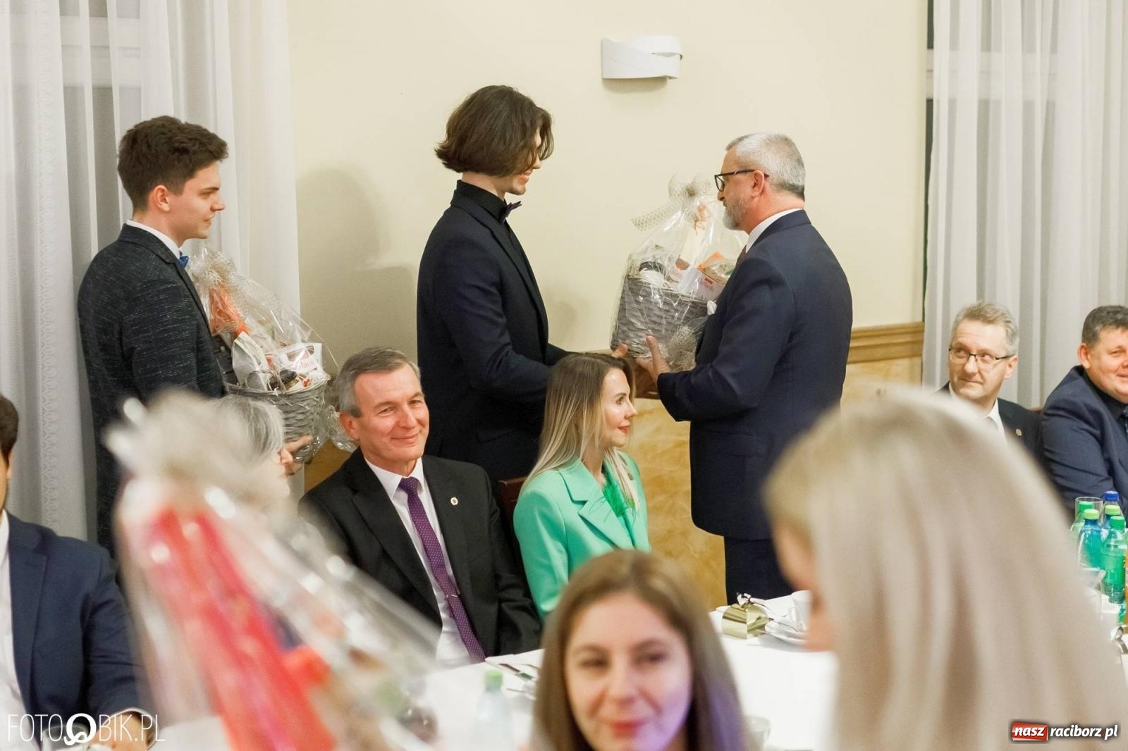 Zdjęcie w galerii na portalu naszraciborz.pl: Bal studniówkowy raciborskiego Mechanika [FOTO i WIDEO] wiadomości z regionu