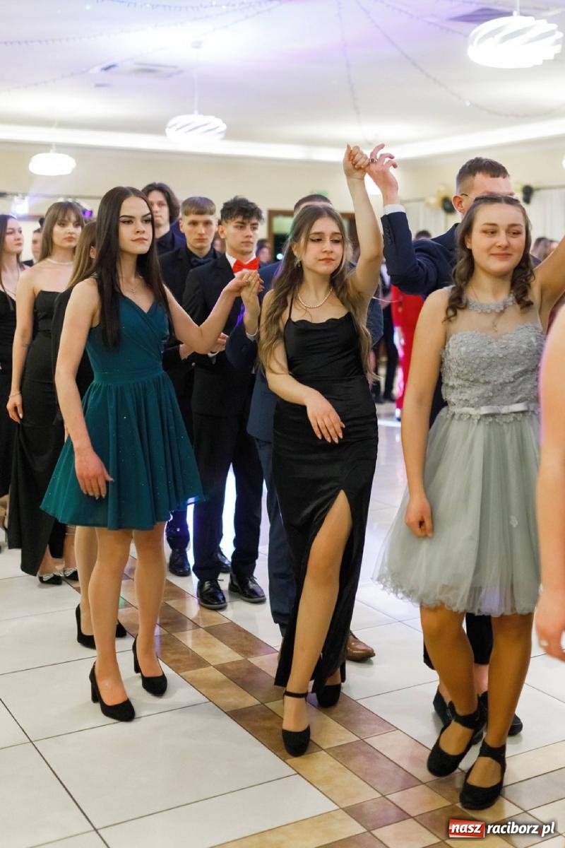 Zdjęcie w galerii na portalu naszraciborz.pl: Bal studniówkowy raciborskiego Mechanika [FOTO i WIDEO] wiadomości z regionu