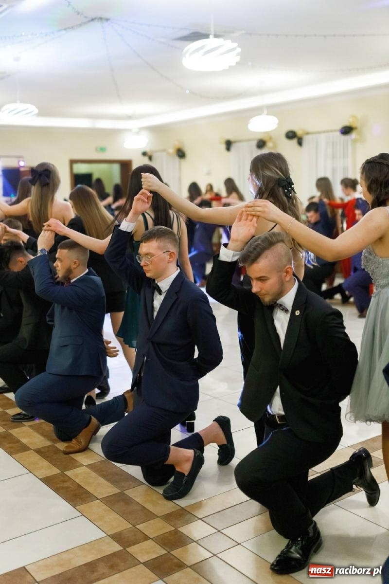 Zdjęcie w galerii na portalu naszraciborz.pl: Bal studniówkowy raciborskiego Mechanika [FOTO i WIDEO] wiadomości z regionu