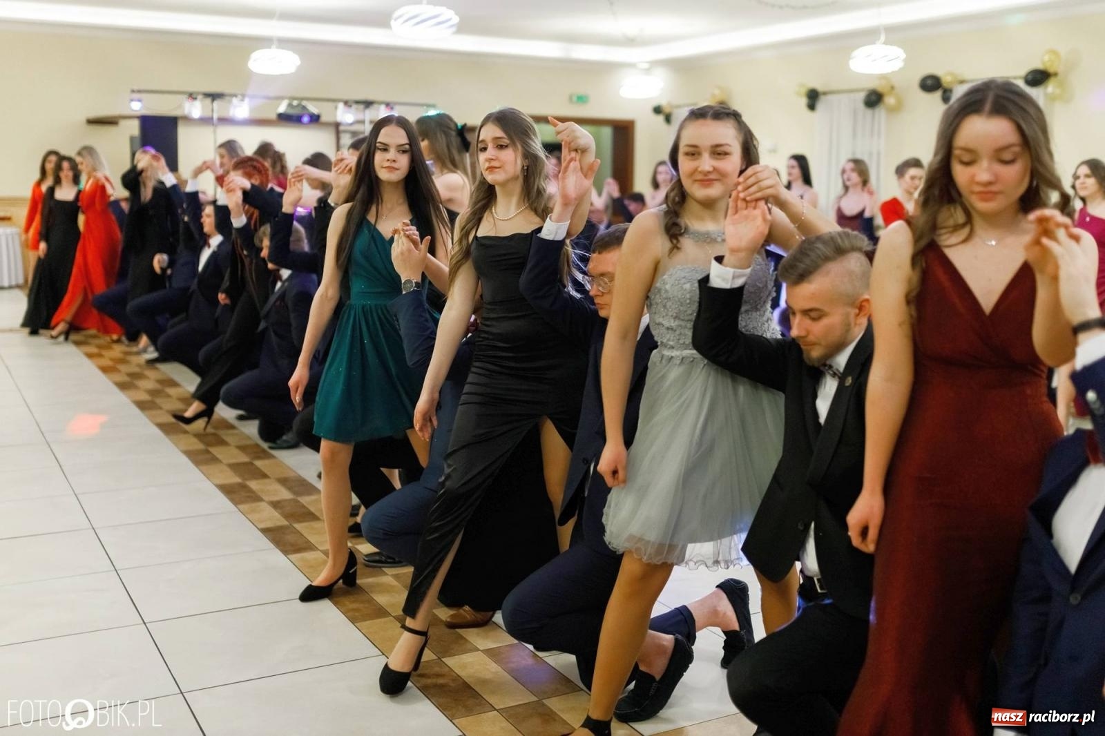 Zdjęcie w galerii na portalu naszraciborz.pl: Bal studniówkowy raciborskiego Mechanika [FOTO i WIDEO] wiadomości z regionu