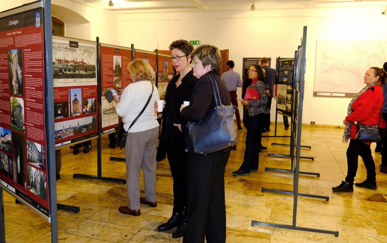 Zdjęcie w galerii na portalu naszraciborz.pl: Śląskie miasta wczoraj i dziś - nowa wystawa w Muzeum wiadomości z regionu