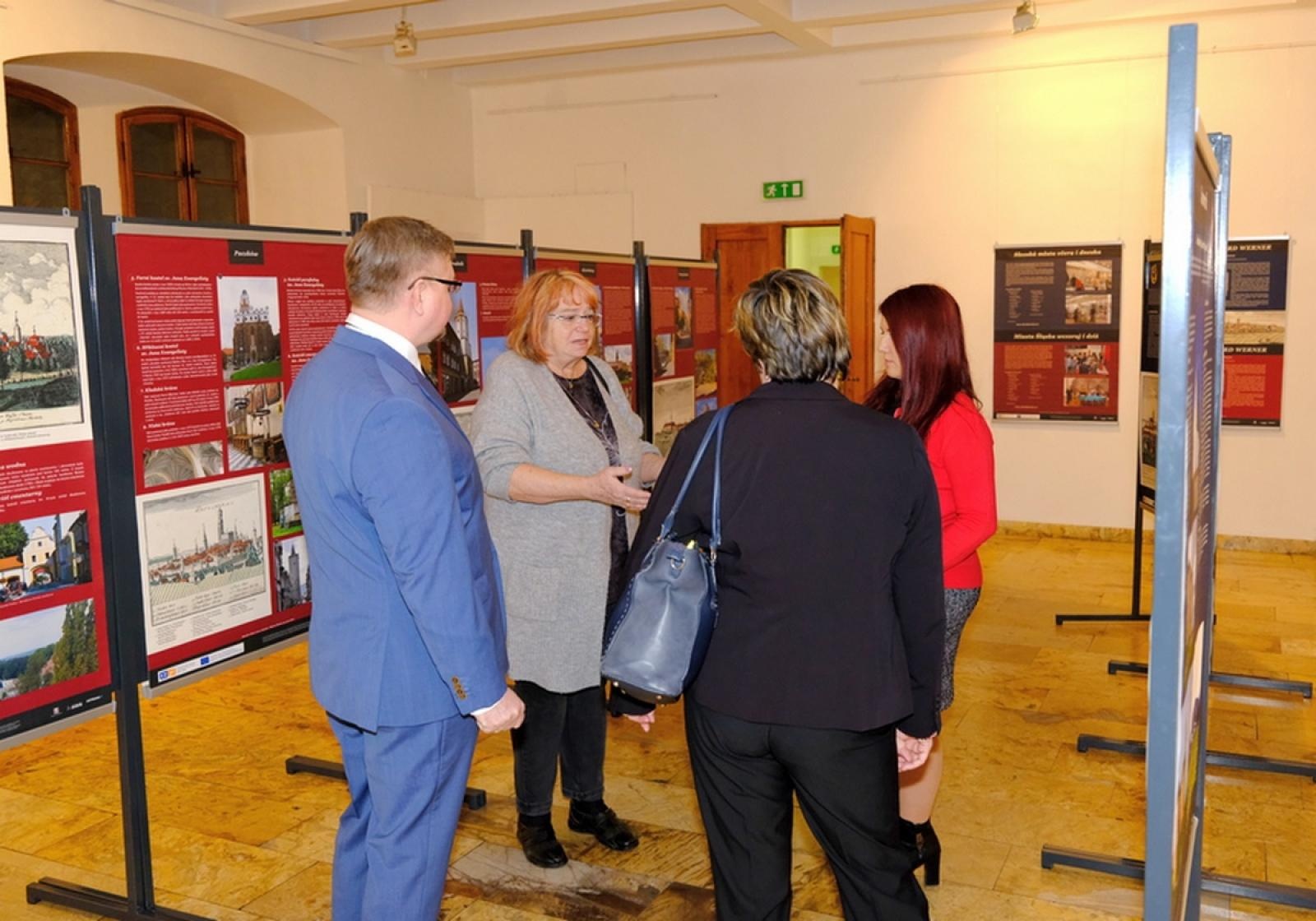 Zdjęcie w galerii na portalu naszraciborz.pl: Śląskie miasta wczoraj i dziś - nowa wystawa w Muzeum wiadomości z regionu