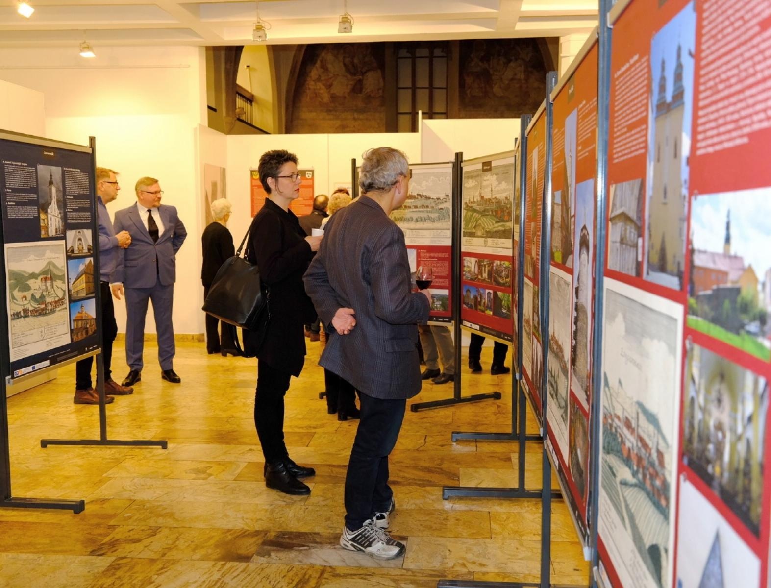 Zdjęcie w galerii na portalu naszraciborz.pl: Śląskie miasta wczoraj i dziś - nowa wystawa w Muzeum wiadomości z regionu