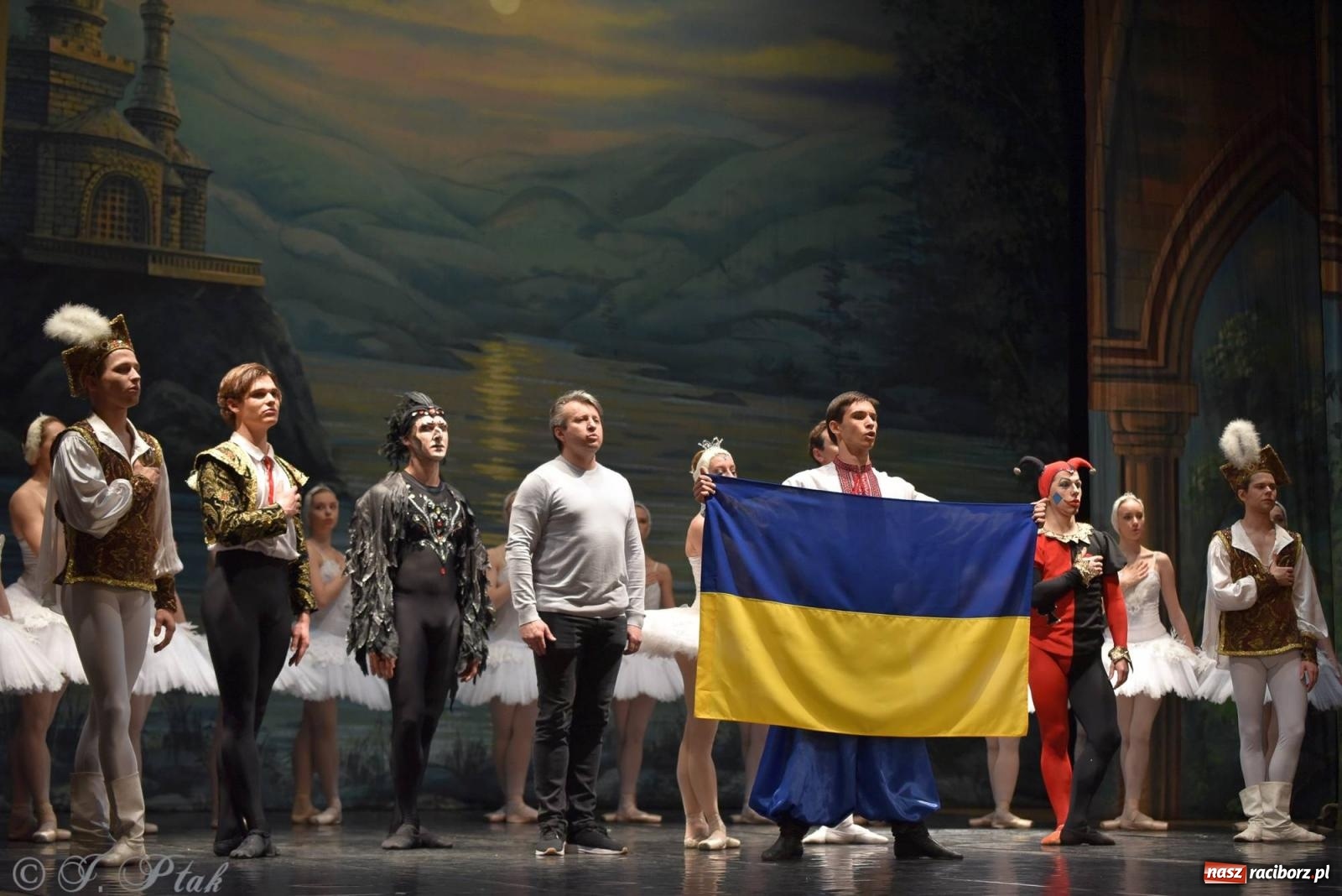 Zdjęcie w galerii na portalu naszraciborz.pl: Royal Ukrainian Ballet z Charkowa wystawił w Raciborzu Jezioro Łabędzie [FOTO i WIDEO] wiadomości z regionu