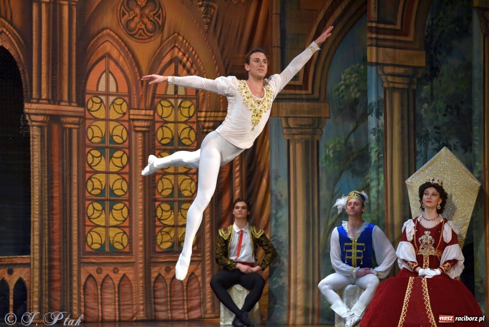 Zdjęcie w galerii na portalu naszraciborz.pl: Royal Ukrainian Ballet z Charkowa wystawił w Raciborzu Jezioro Łabędzie [FOTO i WIDEO] wiadomości z regionu