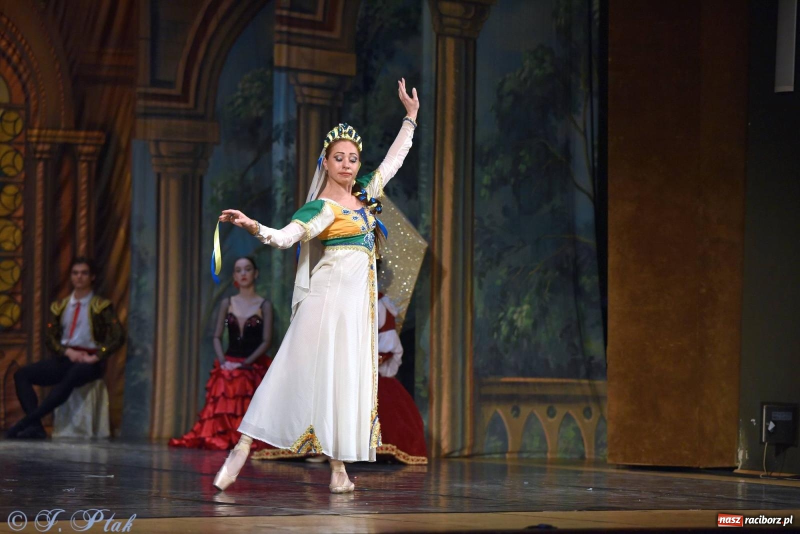 Zdjęcie w galerii na portalu naszraciborz.pl: Royal Ukrainian Ballet z Charkowa wystawił w Raciborzu Jezioro Łabędzie [FOTO i WIDEO] wiadomości z regionu