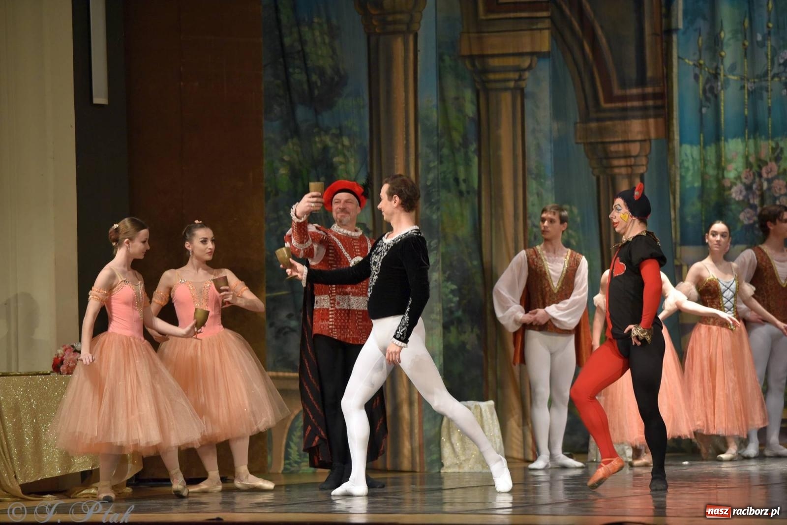 Zdjęcie w galerii na portalu naszraciborz.pl: Royal Ukrainian Ballet z Charkowa wystawił w Raciborzu Jezioro Łabędzie [FOTO i WIDEO] wiadomości z regionu