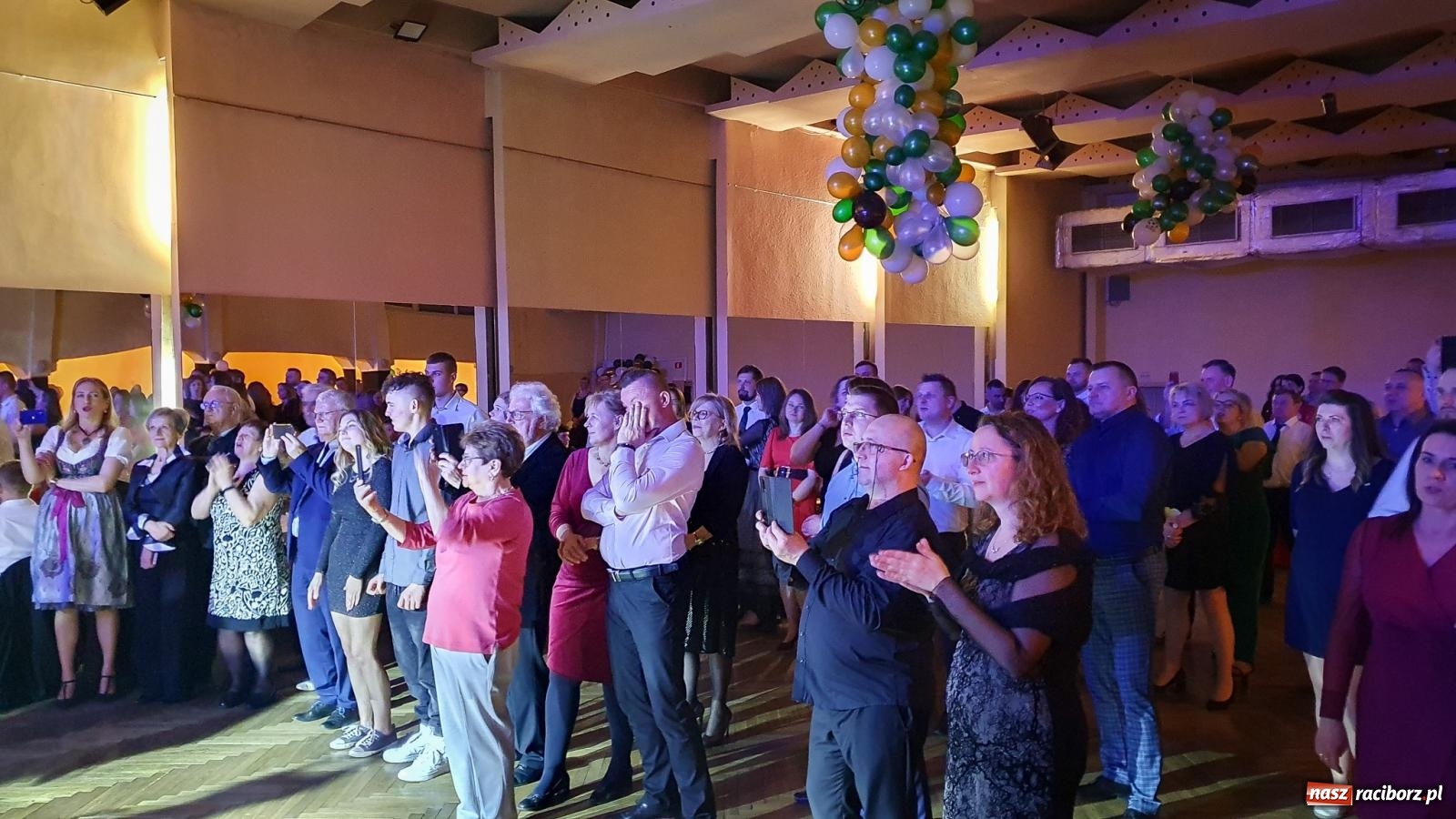 Zdjęcie w galerii na portalu naszraciborz.pl: W Krzanowicach odbył się pogrzeb basa. To już koniec karnawału [FOTO i WIDEO] wiadomości z regionu