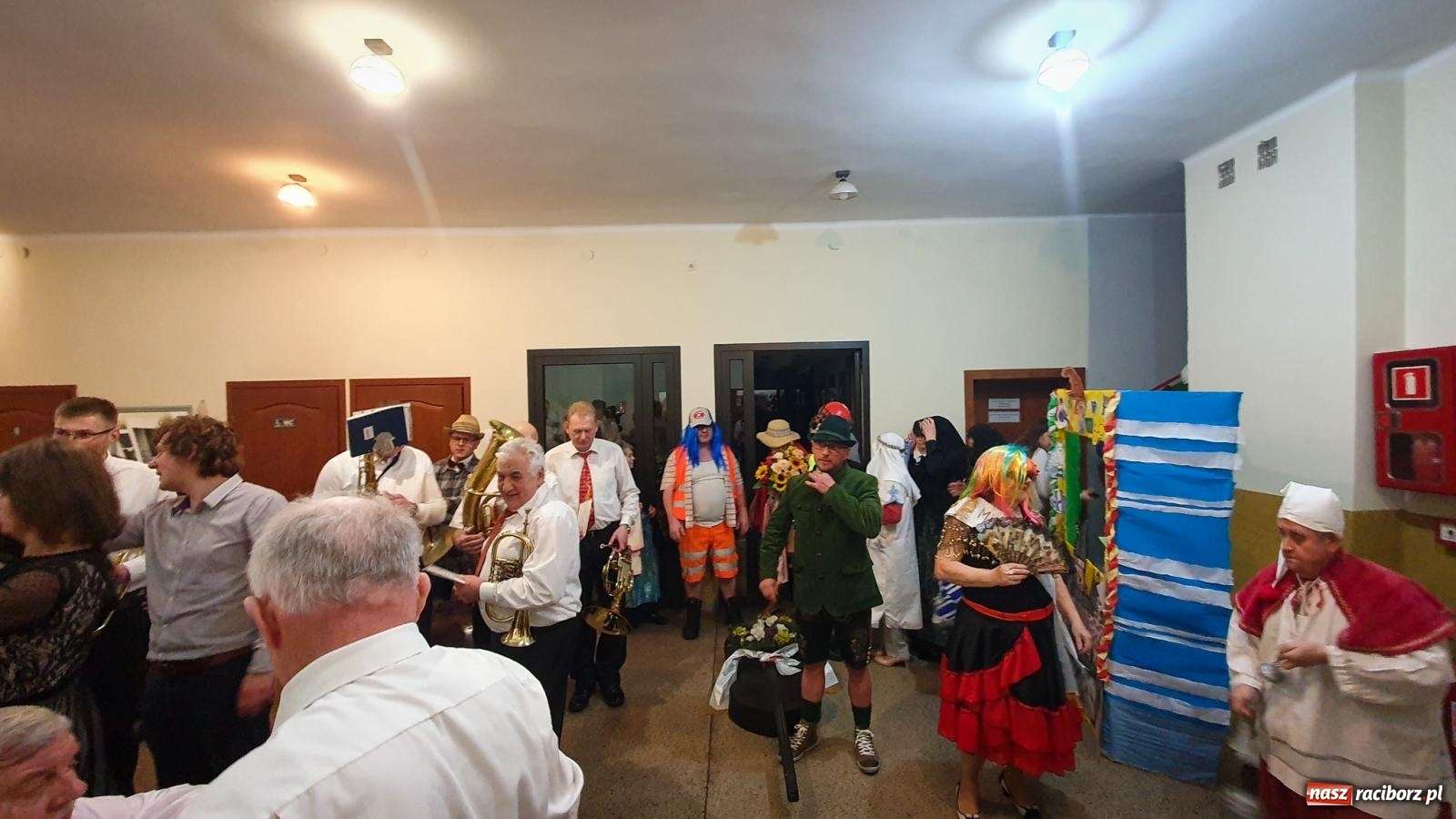 Zdjęcie w galerii na portalu naszraciborz.pl: W Krzanowicach odbył się pogrzeb basa. To już koniec karnawału [FOTO i WIDEO] wiadomości z regionu