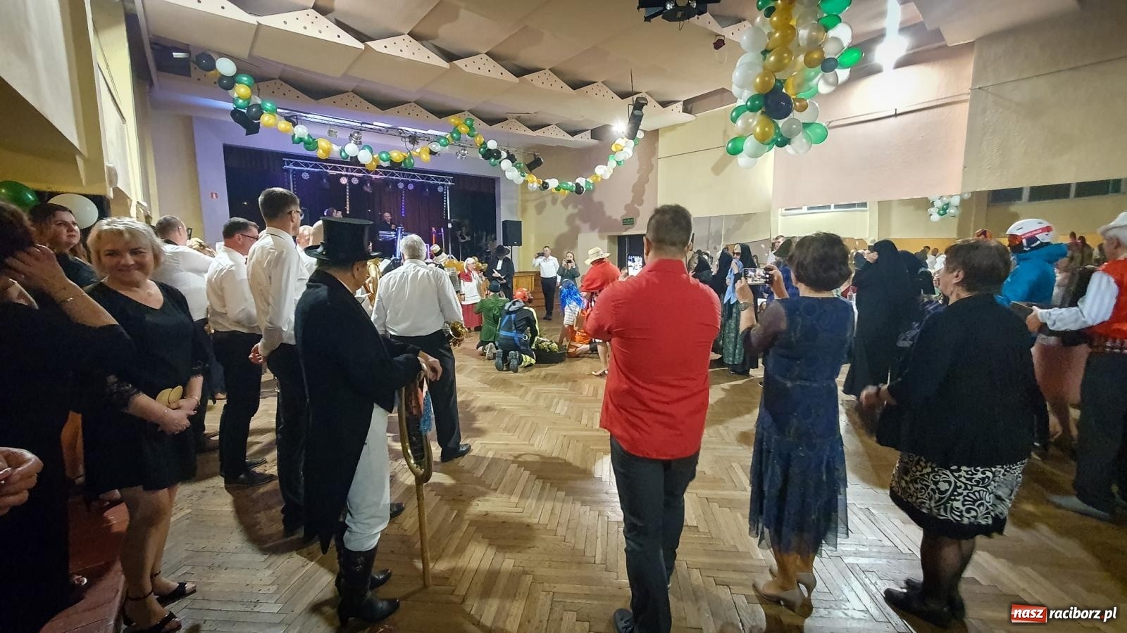 Zdjęcie w galerii na portalu naszraciborz.pl: W Krzanowicach odbył się pogrzeb basa. To już koniec karnawału [FOTO i WIDEO] wiadomości z regionu