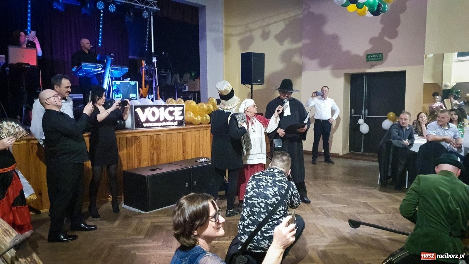Zdjęcie w galerii na portalu naszraciborz.pl: W Krzanowicach odbył się pogrzeb basa. To już koniec karnawału [FOTO i WIDEO] wiadomości z regionu
