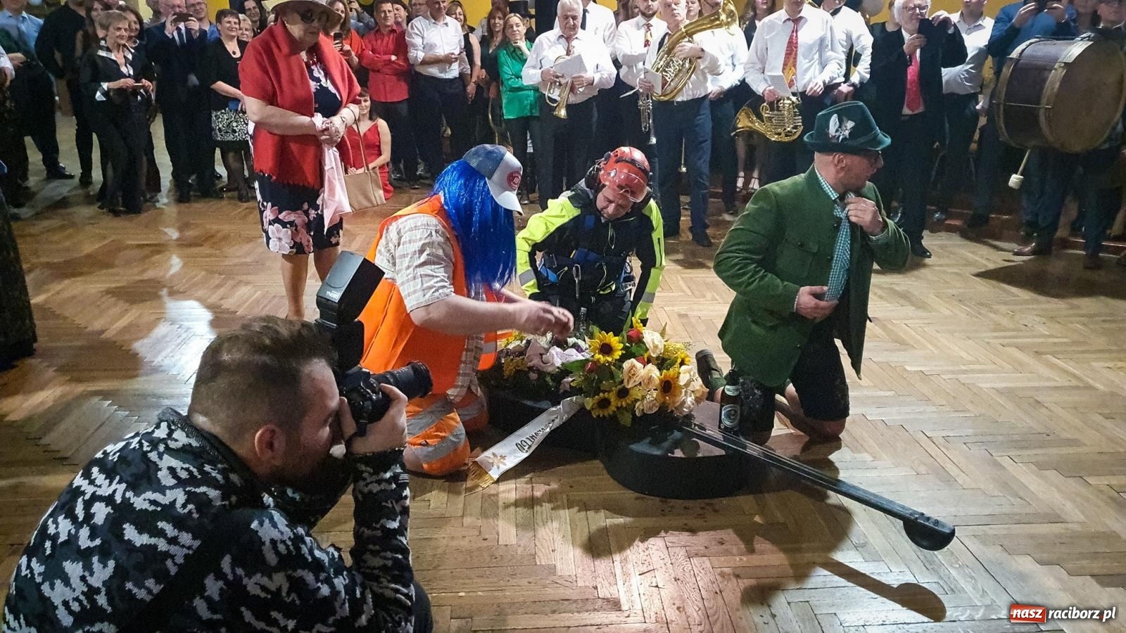 Zdjęcie w galerii na portalu naszraciborz.pl: W Krzanowicach odbył się pogrzeb basa. To już koniec karnawału [FOTO i WIDEO] wiadomości z regionu