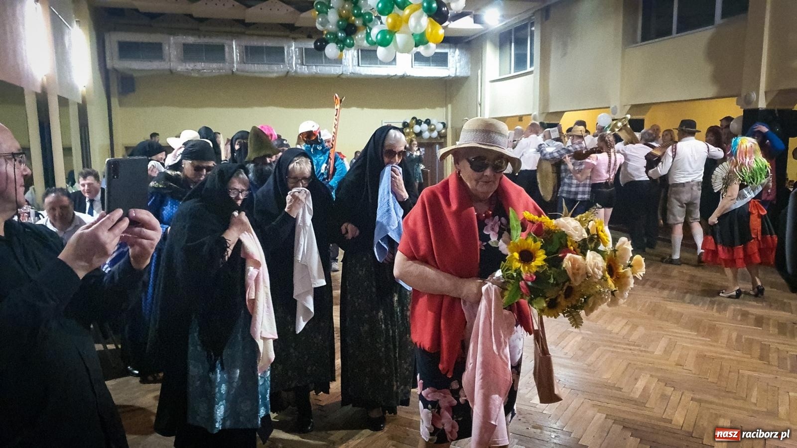 Zdjęcie w galerii na portalu naszraciborz.pl: W Krzanowicach odbył się pogrzeb basa. To już koniec karnawału [FOTO i WIDEO] wiadomości z regionu