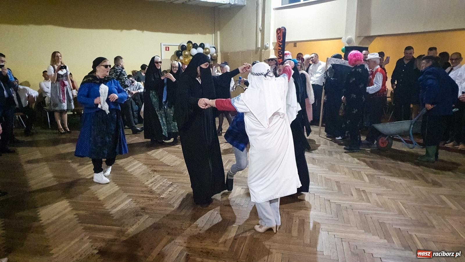 Zdjęcie w galerii na portalu naszraciborz.pl: W Krzanowicach odbył się pogrzeb basa. To już koniec karnawału [FOTO i WIDEO] wiadomości z regionu