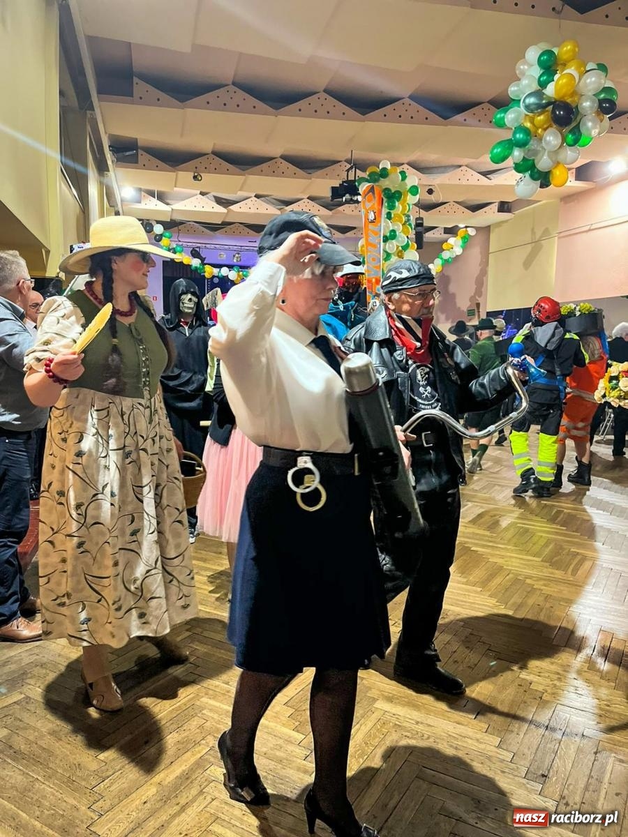 Zdjęcie w galerii na portalu naszraciborz.pl: W Krzanowicach odbył się pogrzeb basa. To już koniec karnawału [FOTO i WIDEO] wiadomości z regionu