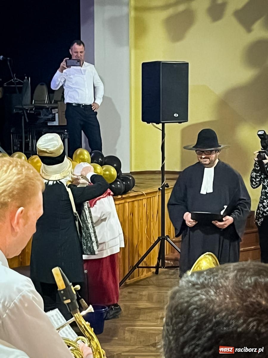 Zdjęcie w galerii na portalu naszraciborz.pl: W Krzanowicach odbył się pogrzeb basa. To już koniec karnawału [FOTO i WIDEO] wiadomości z regionu