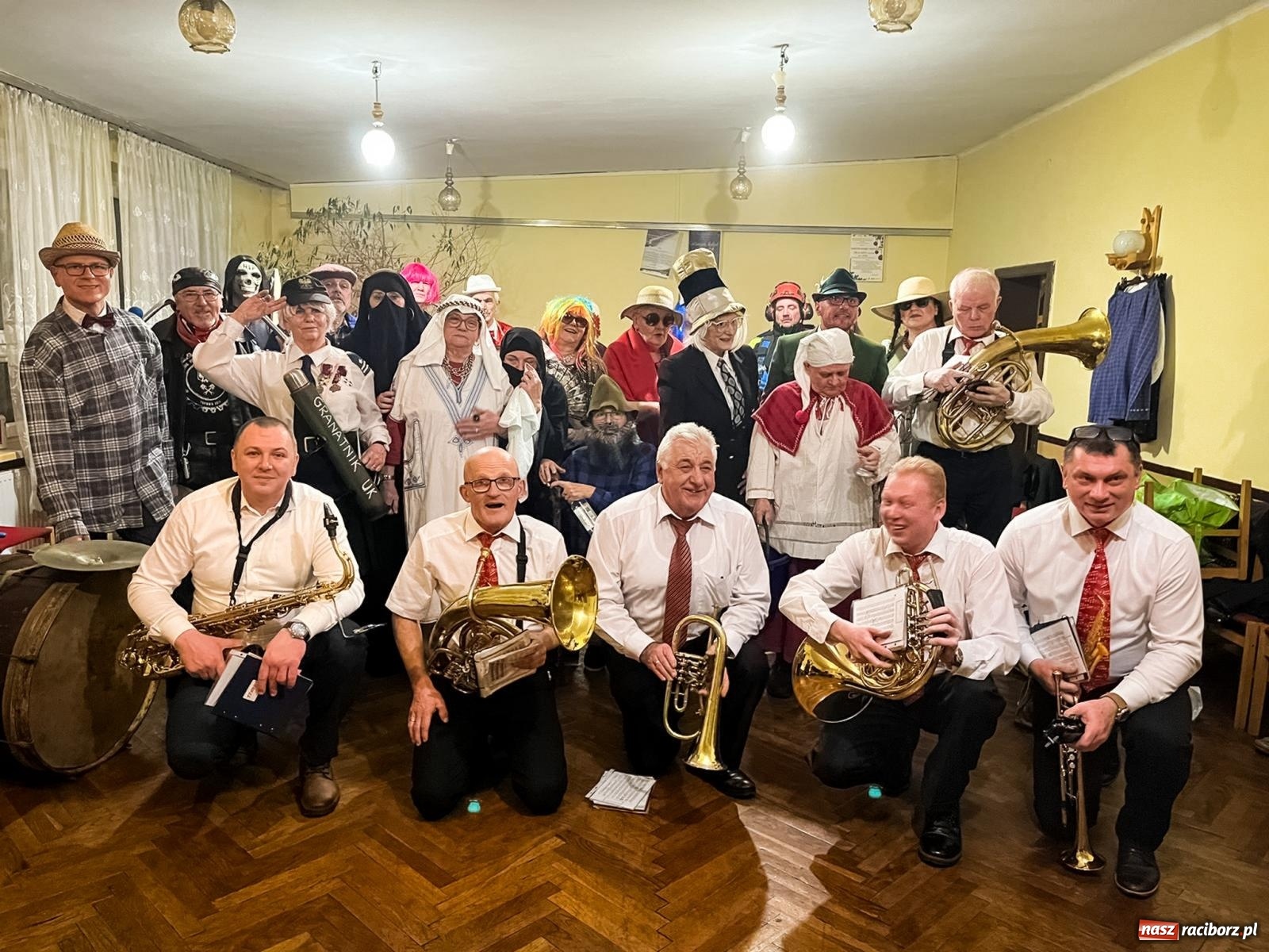 Zdjęcie w galerii na portalu naszraciborz.pl: W Krzanowicach odbył się pogrzeb basa. To już koniec karnawału [FOTO i WIDEO] wiadomości z regionu