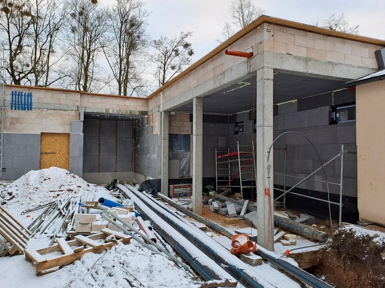 Zdjęcie w galerii na portalu naszraciborz.pl: Palmy w Tworkowie. Budowa nowoczesnego kąpieliska pod Raciborzem na ostatniej prostej [FOTO] wiadomości z regionu