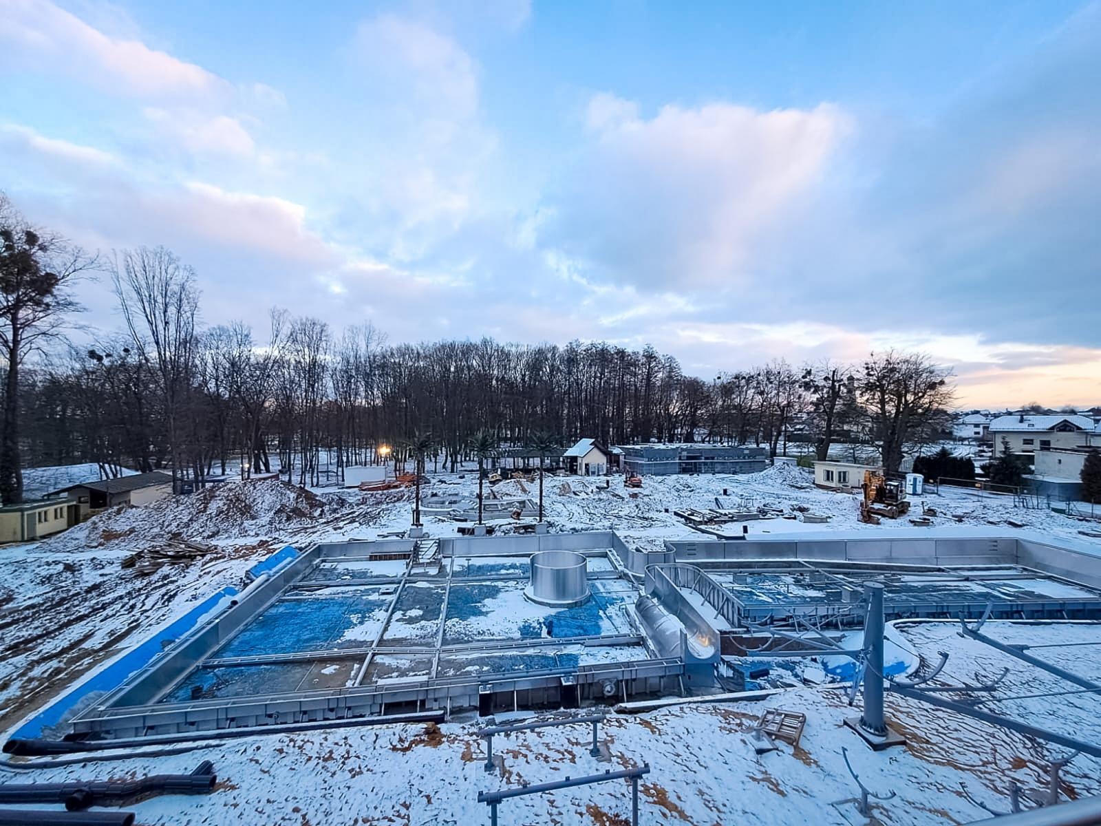 Zdjęcie w galerii na portalu naszraciborz.pl: Palmy w Tworkowie. Budowa nowoczesnego kąpieliska pod Raciborzem na ostatniej prostej [FOTO] wiadomości z regionu