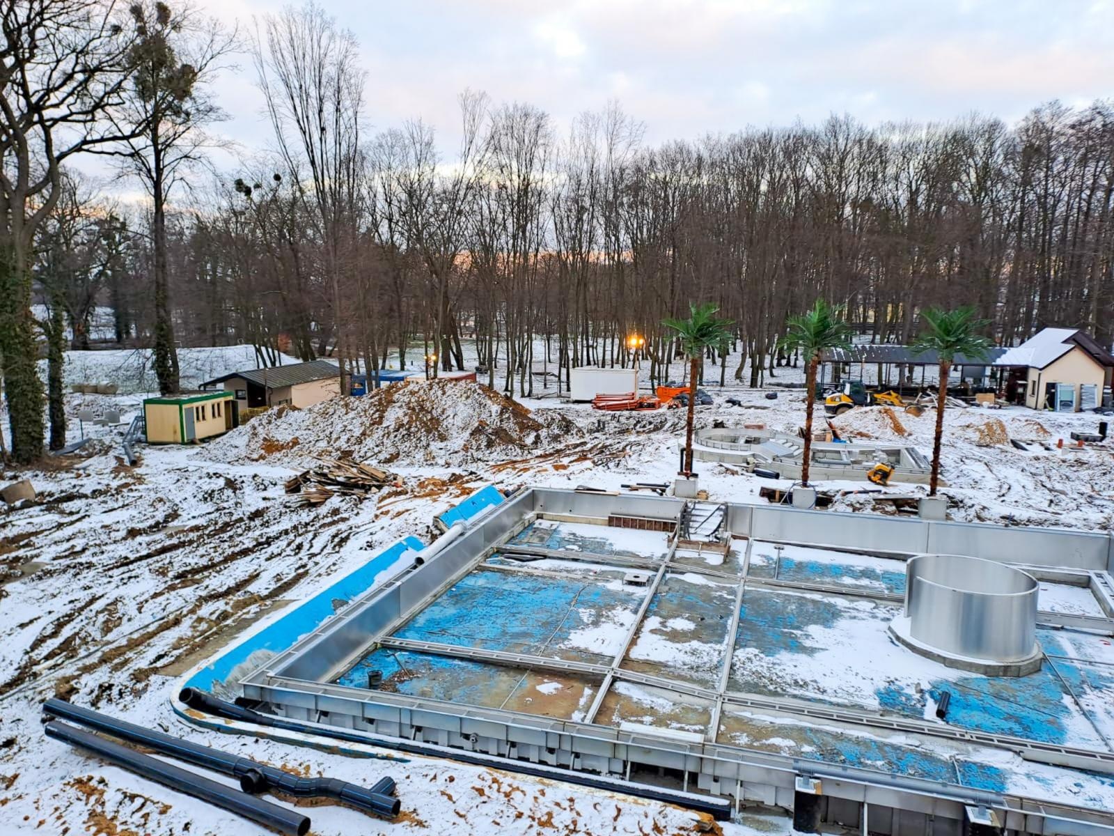 Zdjęcie w galerii na portalu naszraciborz.pl: Palmy w Tworkowie. Budowa nowoczesnego kąpieliska pod Raciborzem na ostatniej prostej [FOTO] wiadomości z regionu